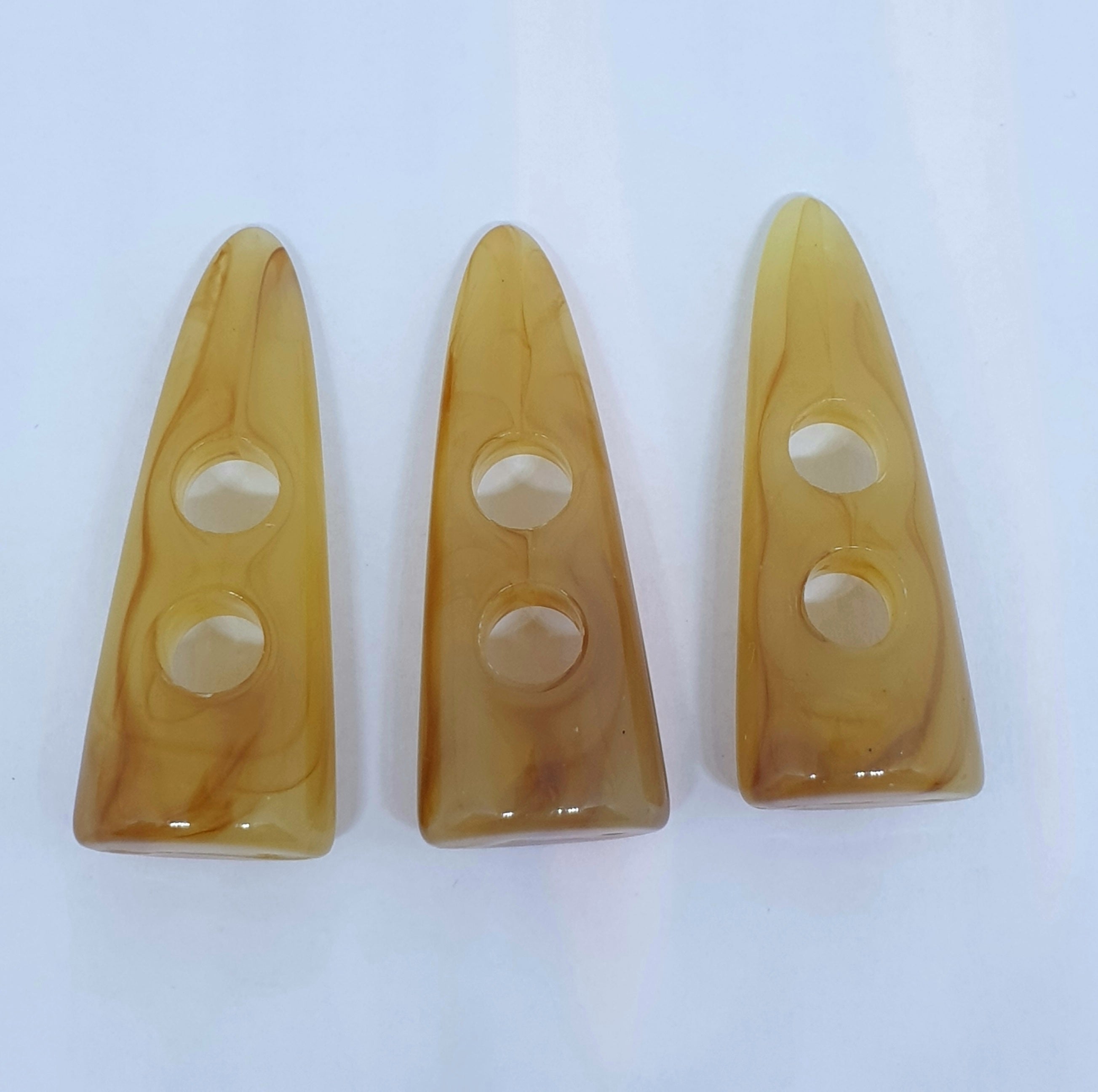 MajorCrafts 10pcs 40mm Honey Brown Horn/Tooth Forward Curved 2 Holes Sewing Toggle Large Acrylic Buttons
