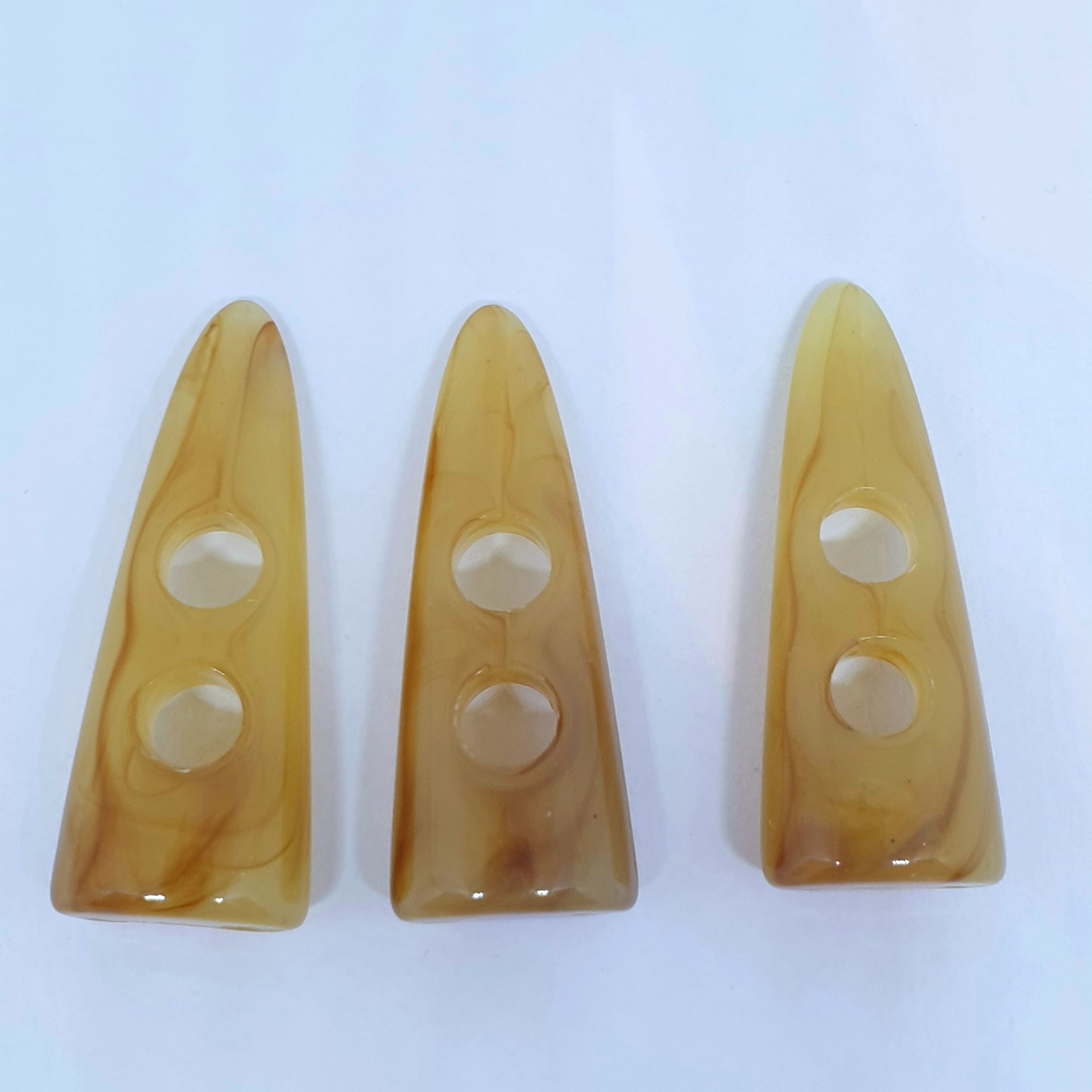 MajorCrafts 10pcs 40mm Honey Brown Horn/Tooth Forward Curved 2 Holes Sewing Toggle Large Acrylic Buttons
