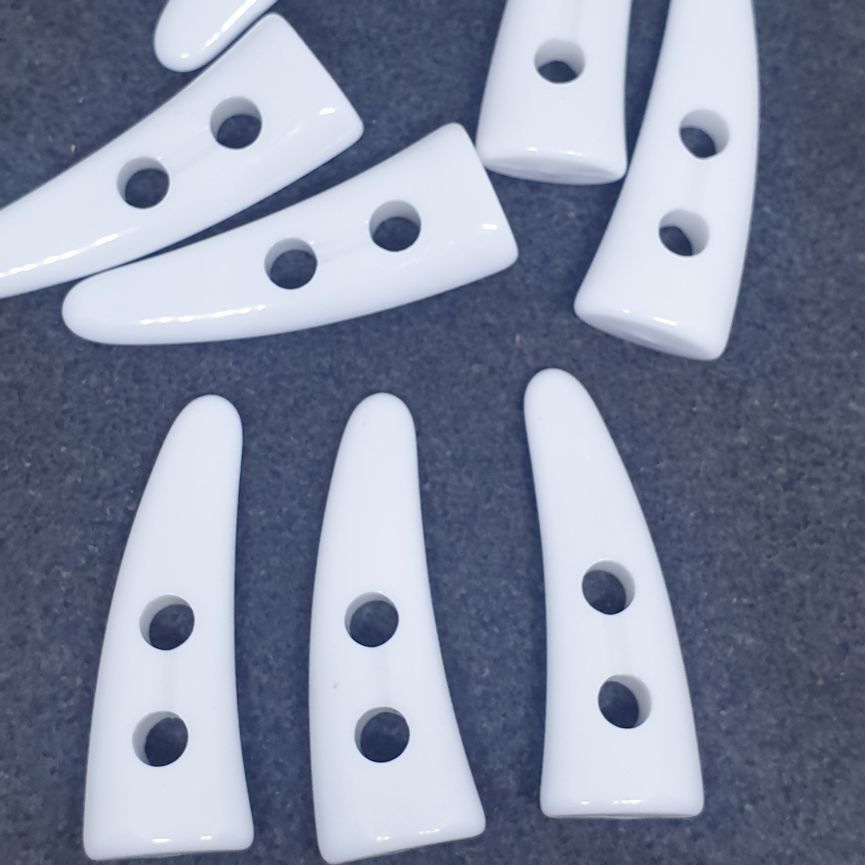 MajorCrafts 10pcs 50mm White Horn/Tooth Side Curved 2 Holes Sewing Toggle Large Acrylic Buttons