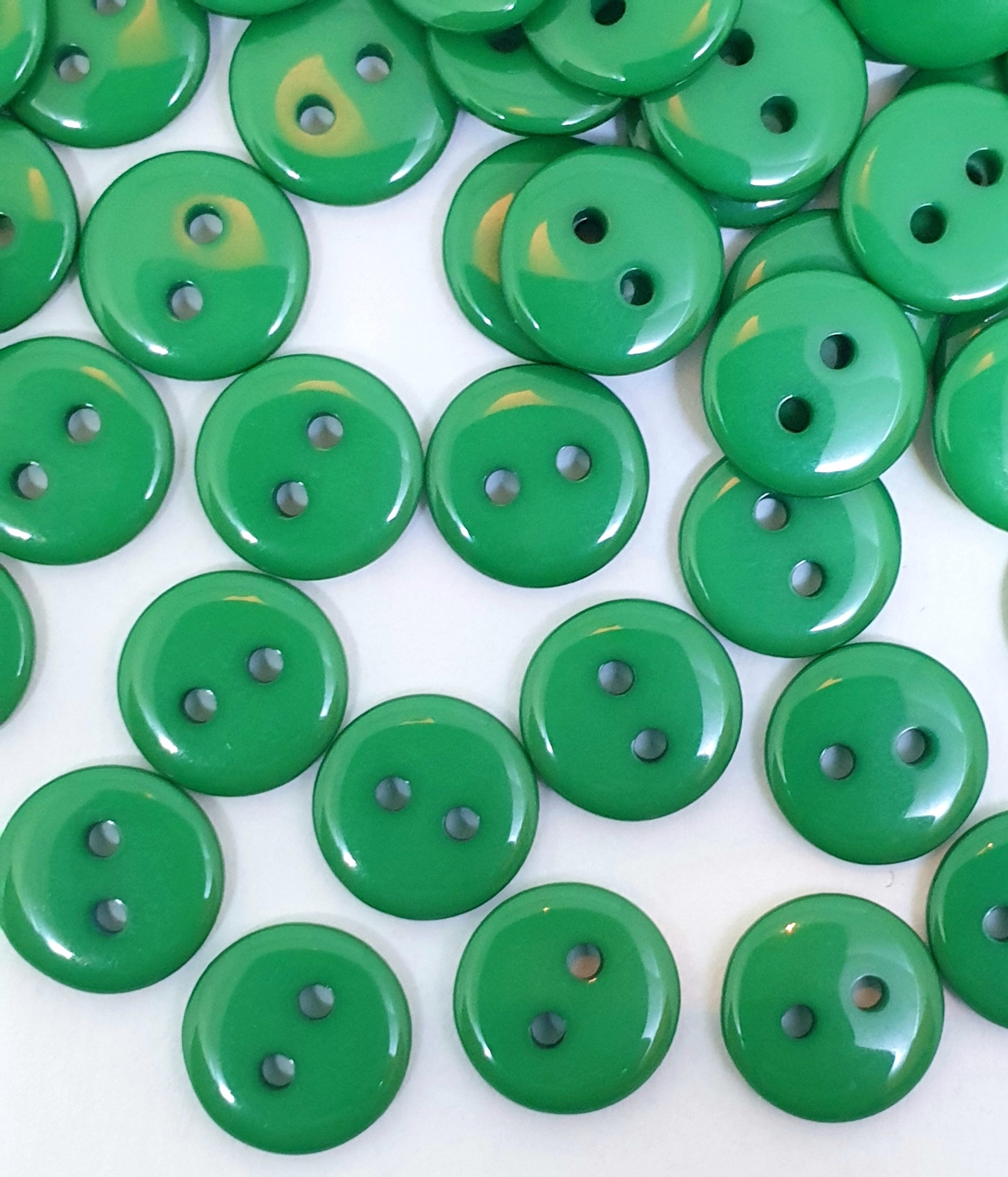 MajorCrafts 120pcs 10mm Dark Green 2 Holes Small Round Resin Sewing Buttons B17