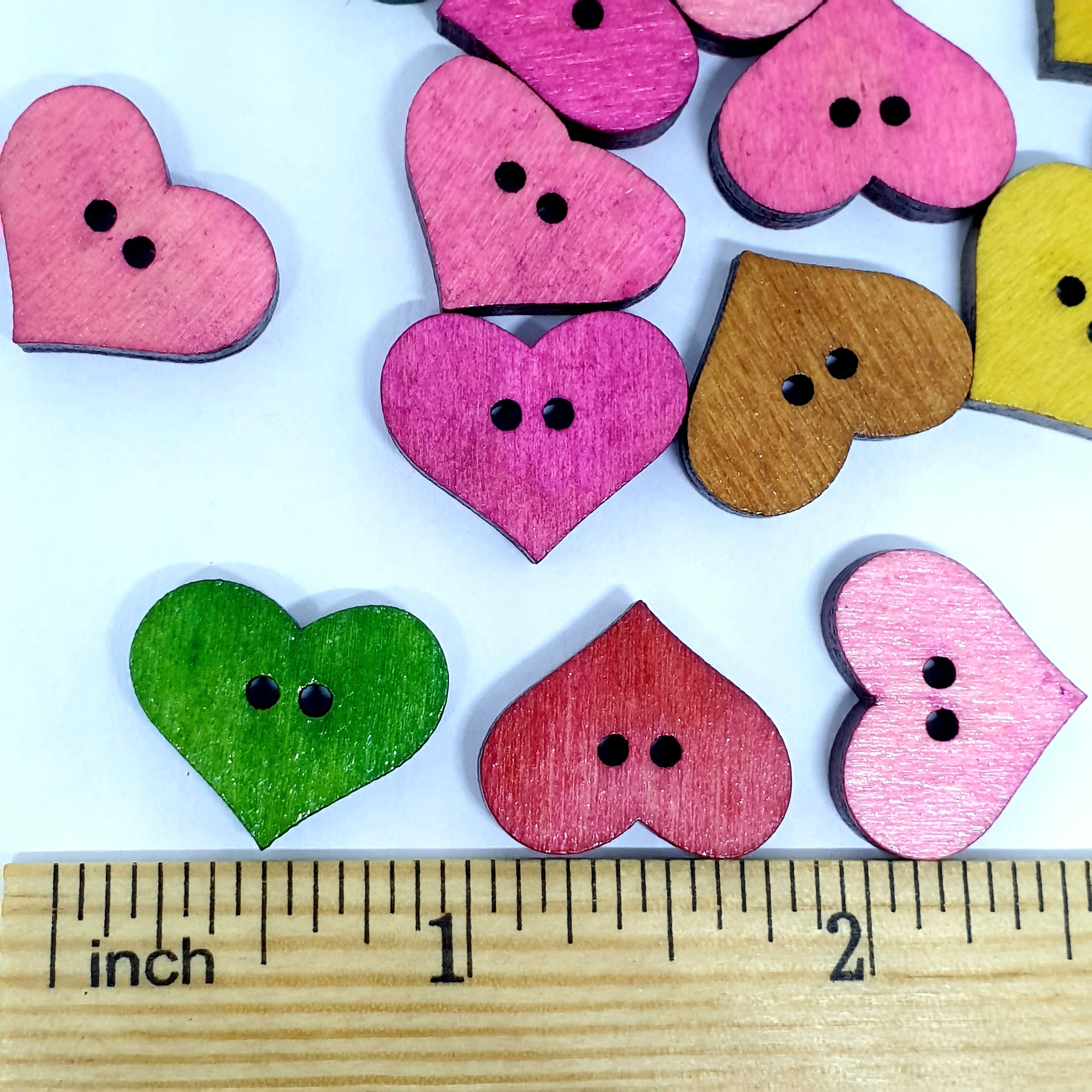 MajorCrafts 48pcs 20mm Randomly Mixed Colours 2 Holes Heart Shaped Wooden Sewing Buttons