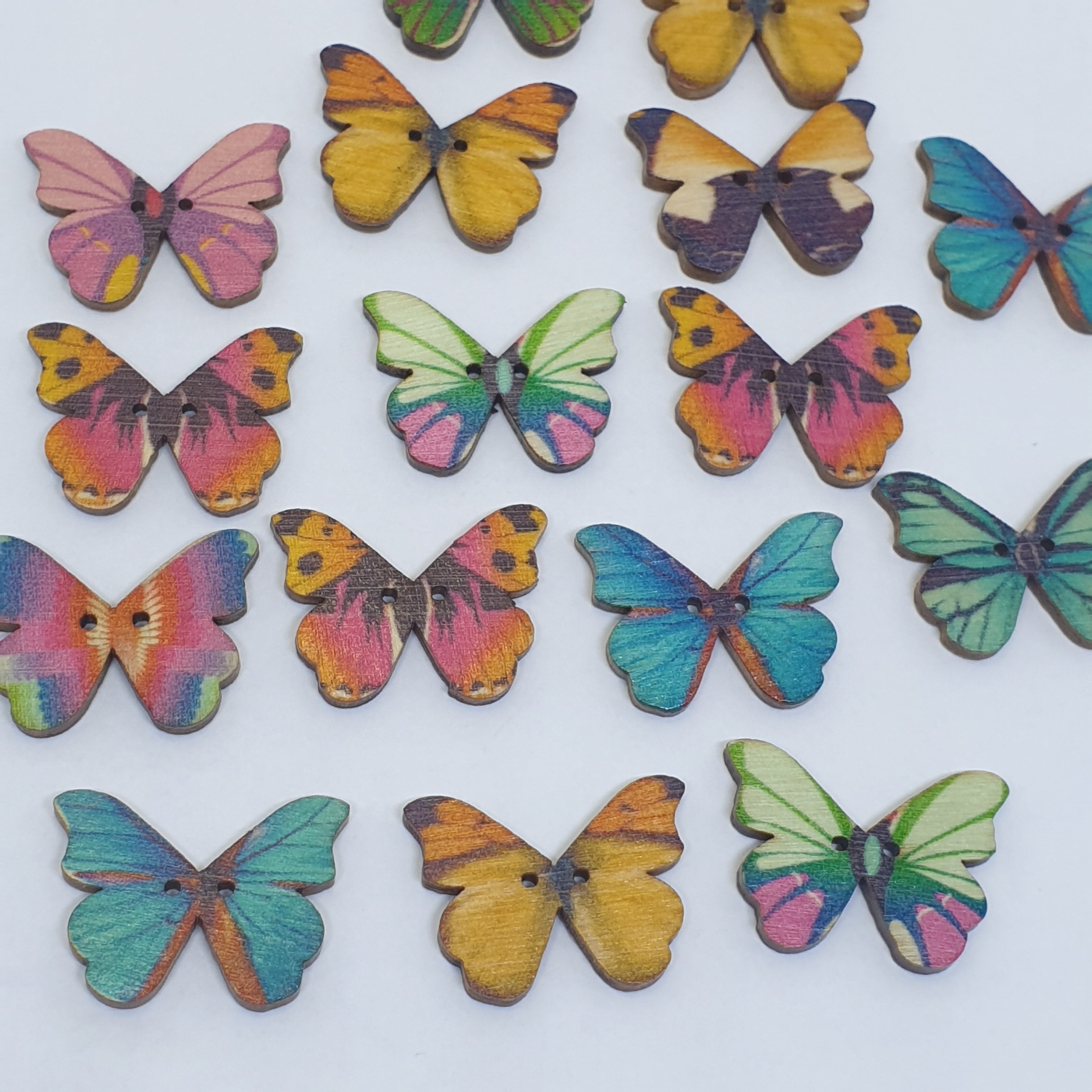 MajorCrafts 24pcs 28mm x 21mm Mixed Colours 2 Holes Butterfly Shape Wooden Sewing Buttons