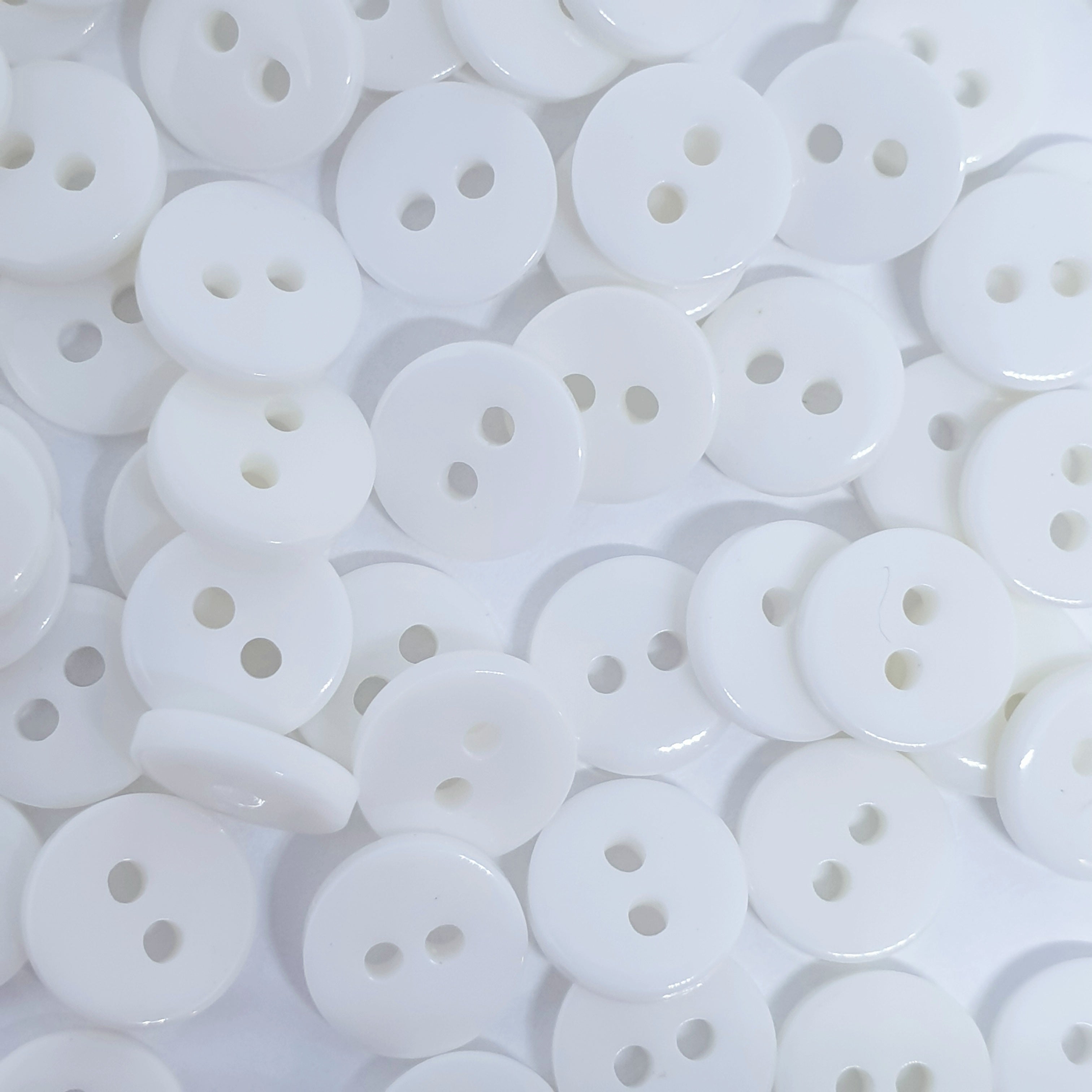 MajorCrafts 120pcs 9mm White 2 Holes Small Round Resin Sewing Buttons