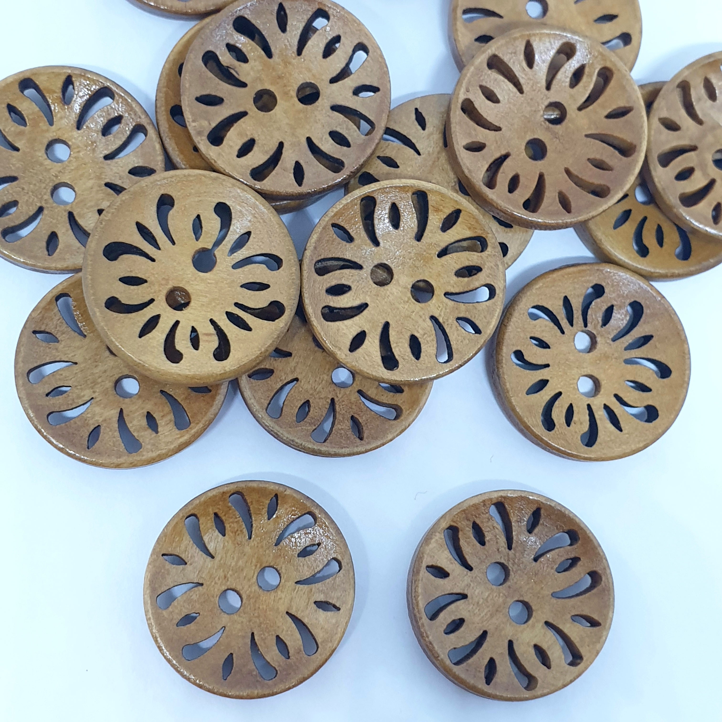 MajorCrafts 16pcs 23mm Tan Brown Filigree Carved Pattern 2 Holes Round Wooden Large Sewing Buttons