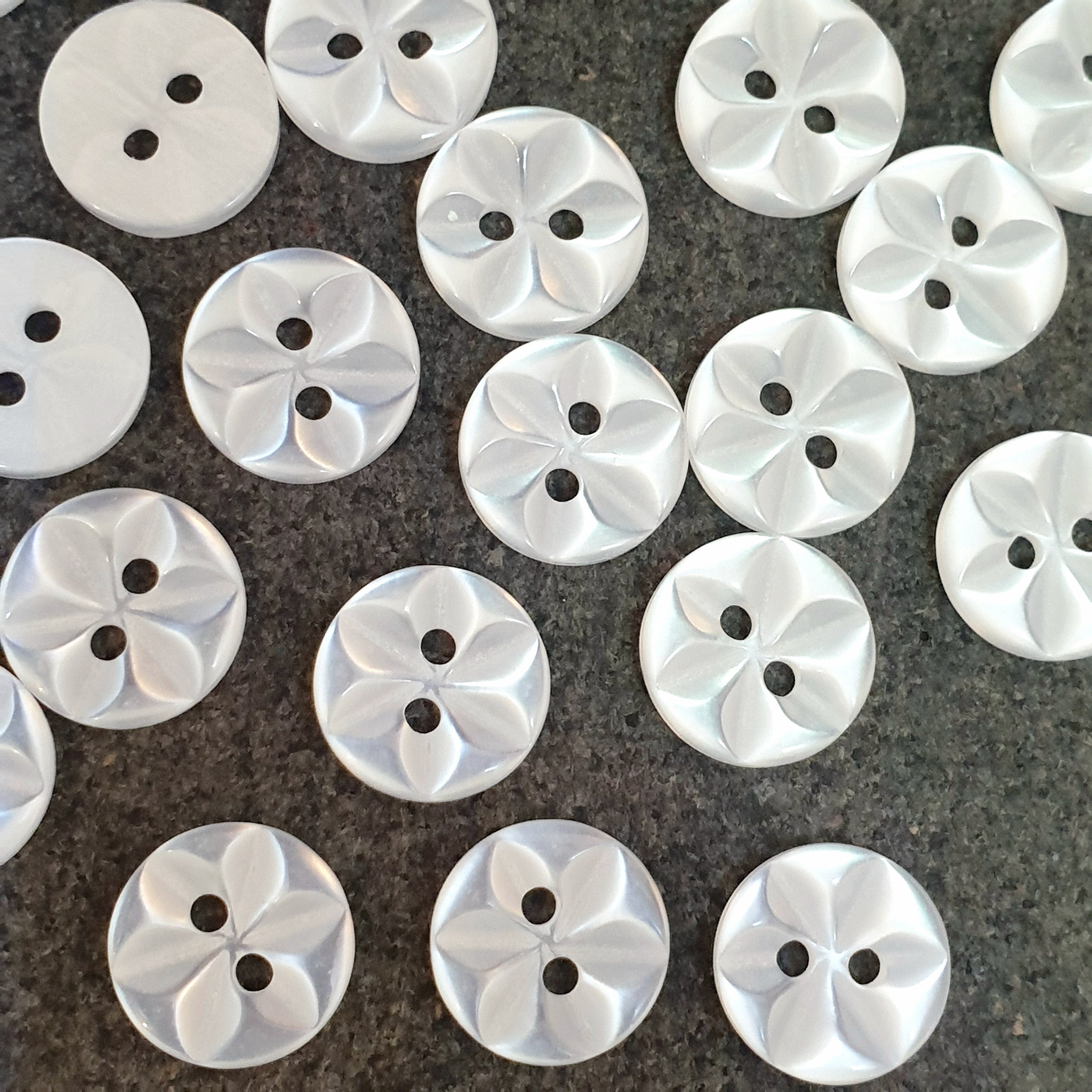 MajorCrafts 40pcs 11mm Pearlescent White Flower 2 Holes Small Round Resin Sewing Buttons