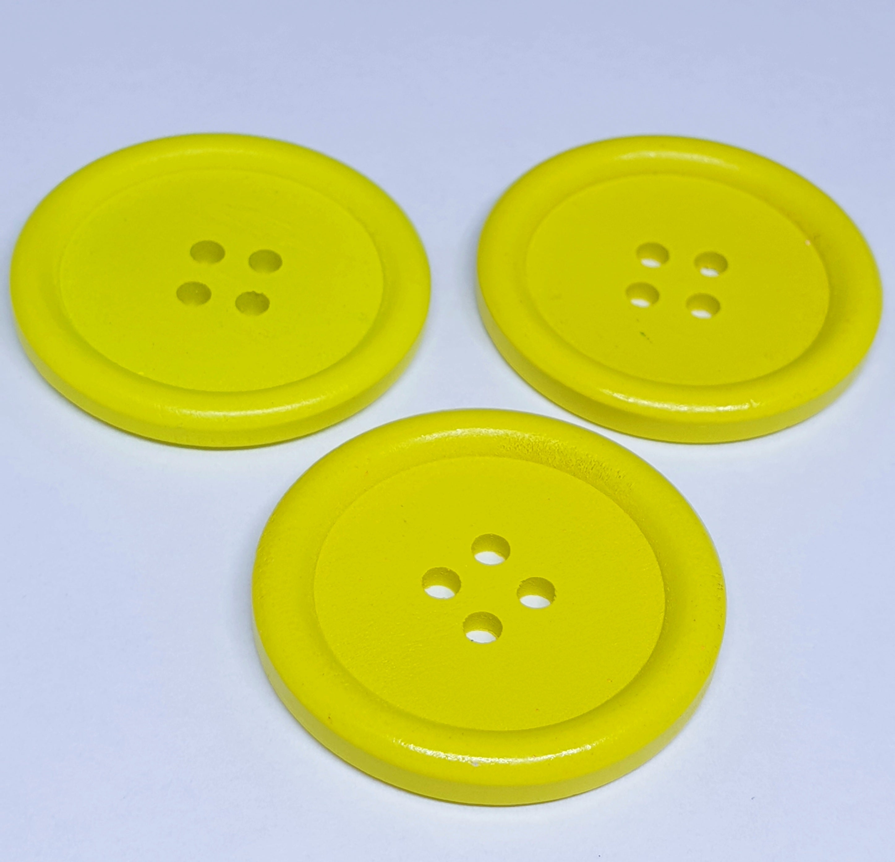 MajorCrafts 12pcs 30mm Yellow Round 4 Holes Large Wooden Sewing Buttons