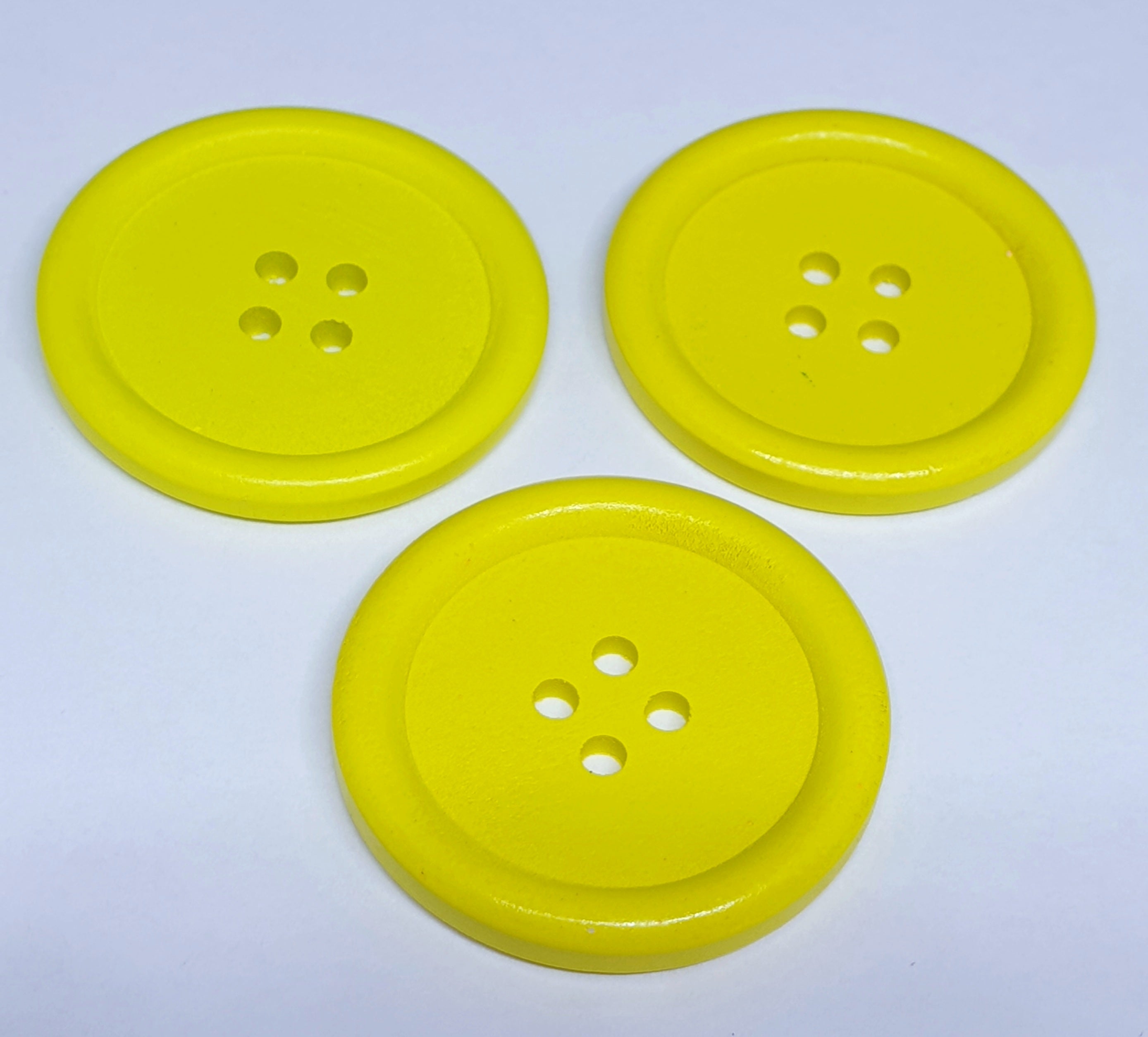 MajorCrafts 12pcs 30mm Yellow Round 4 Holes Large Wooden Sewing Buttons