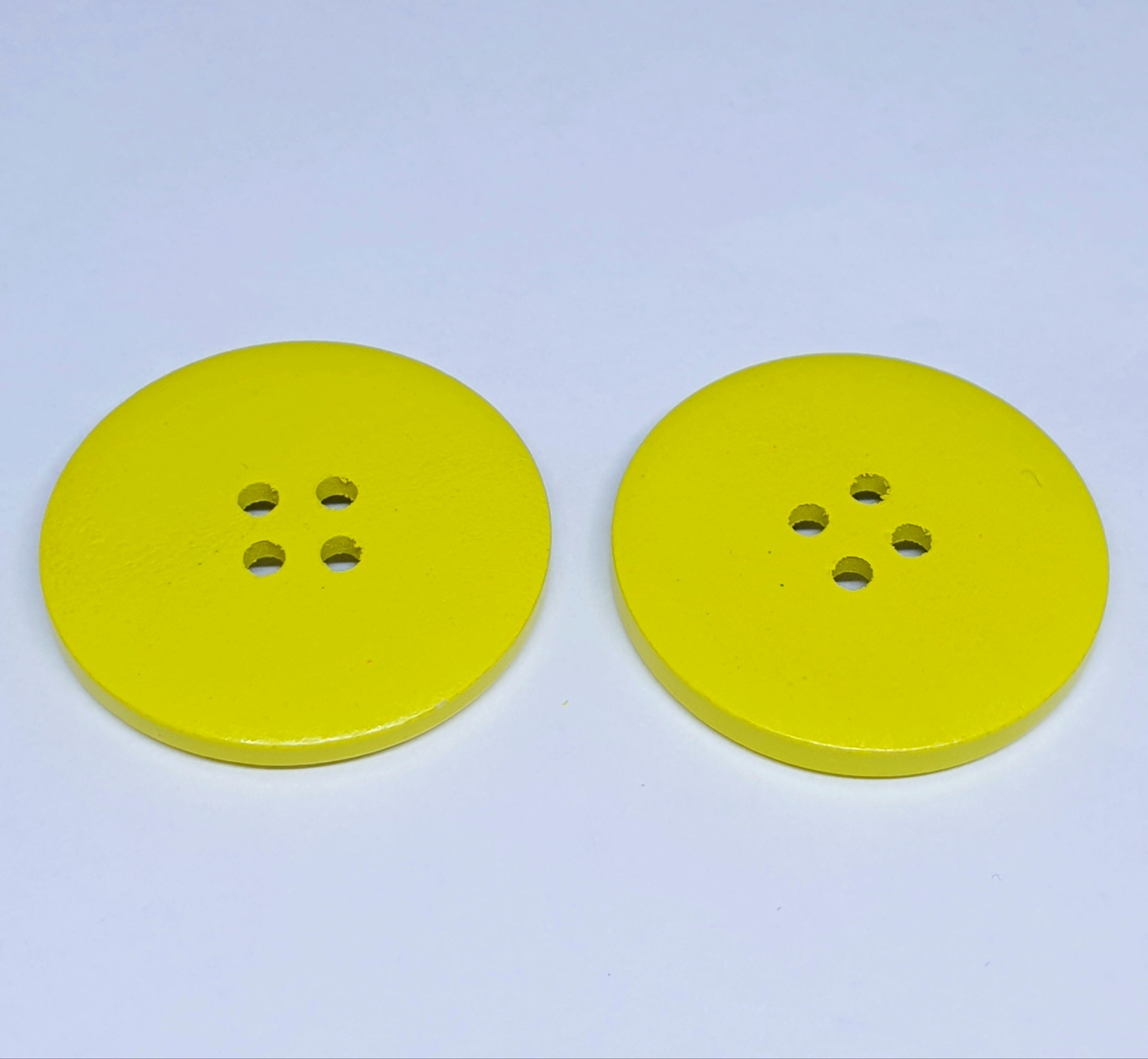 MajorCrafts 8pcs 40mm Yellow Round 4 Holes Large Wooden Sewing Buttons