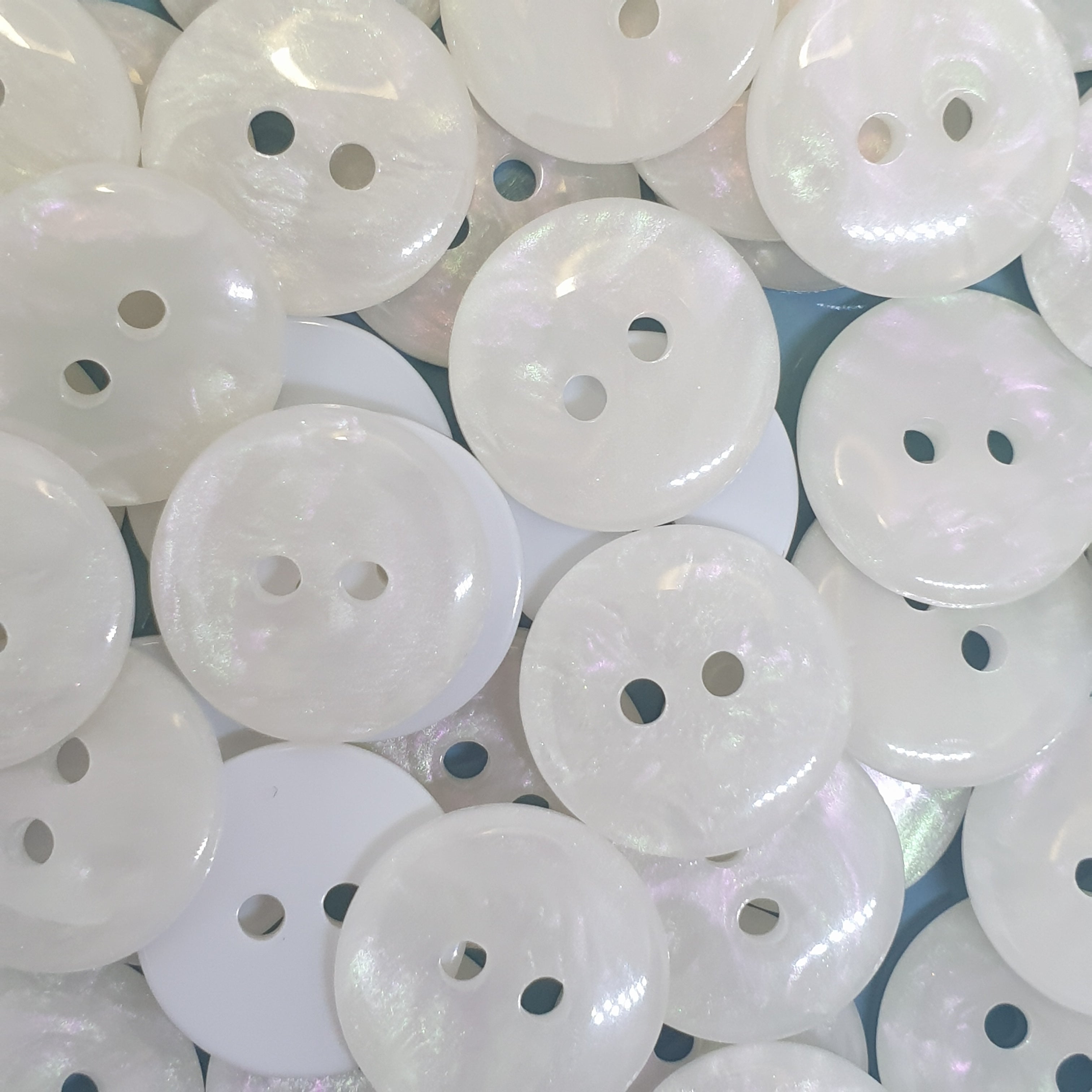 MajorCrafts 40pcs 18mm Cream White Pearlescent Galaxy Effect 2 Holes Round Resin Sewing Buttons