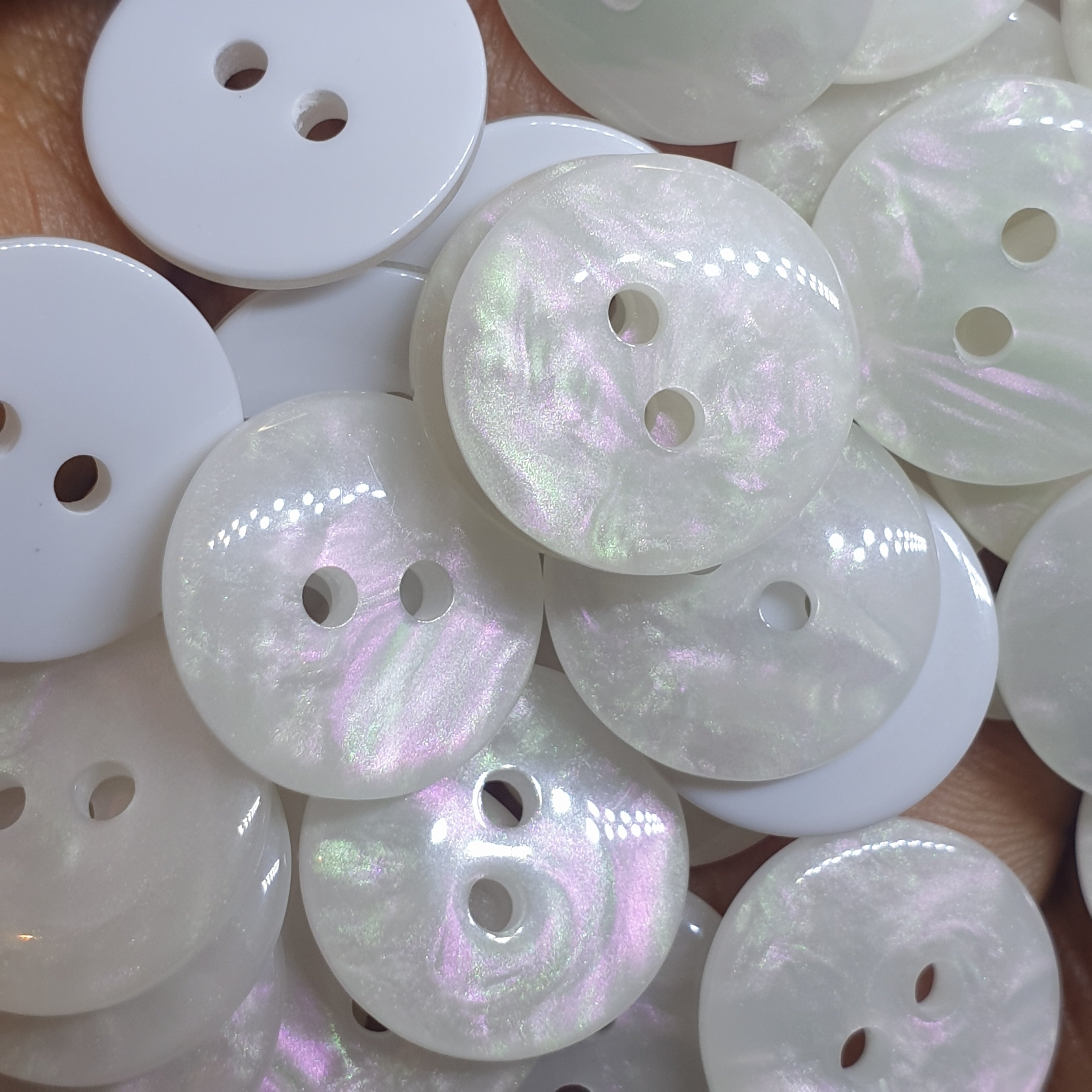 MajorCrafts 40pcs 18mm Cream White Pearlescent Galaxy Effect 2 Holes Round Resin Sewing Buttons