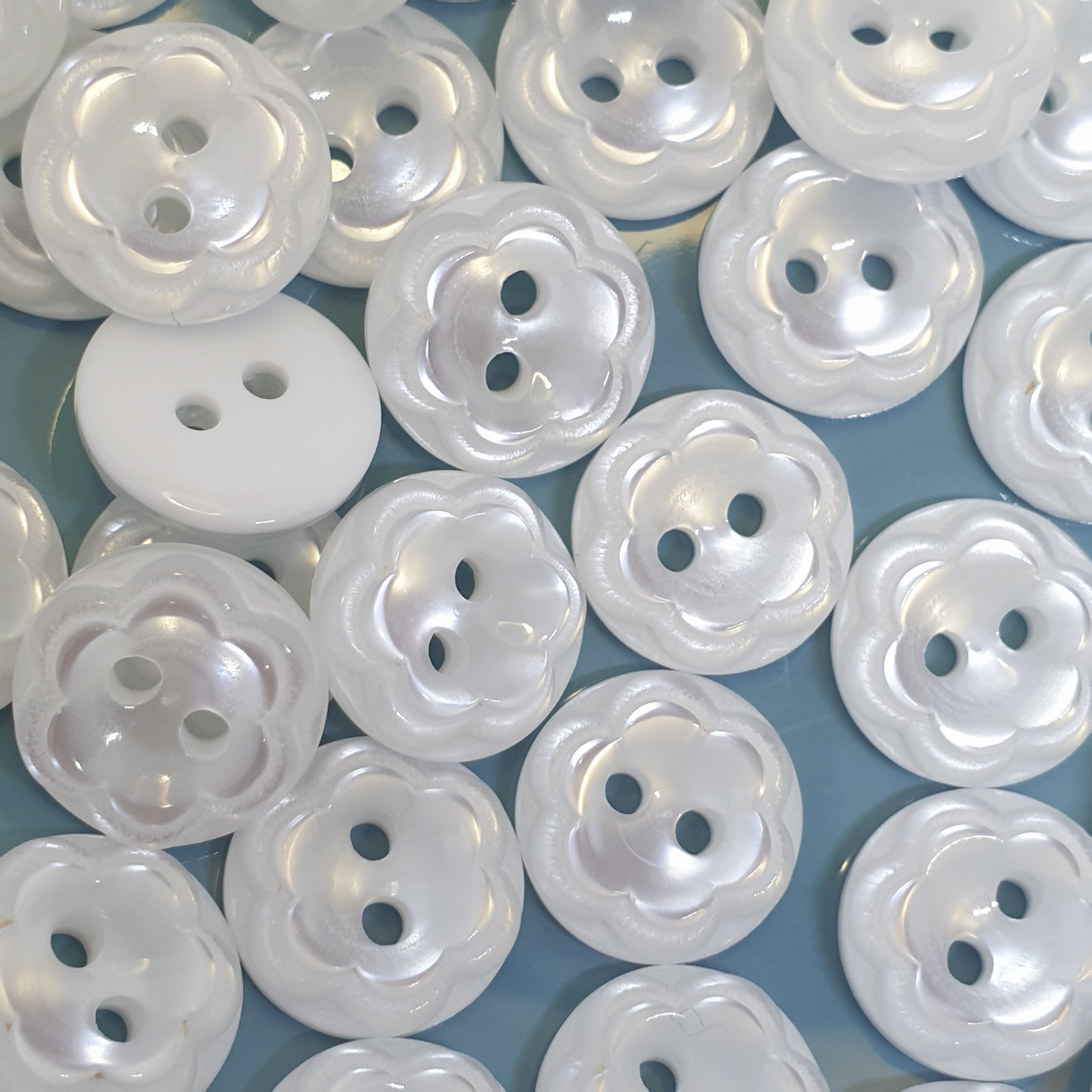 MajorCrafts 60pcs 11.5mm White Flower Pattern 2 Holes Small Round Resin Sewing Buttons