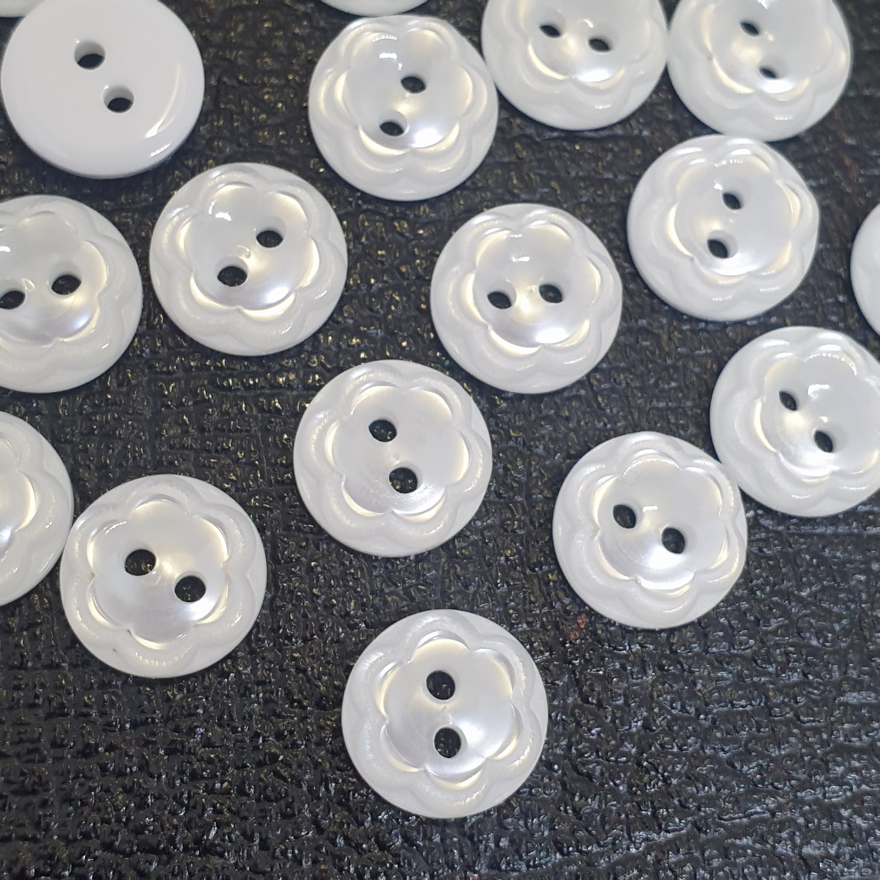 MajorCrafts 60pcs 11.5mm White Flower Pattern 2 Holes Small Round Resin Sewing Buttons