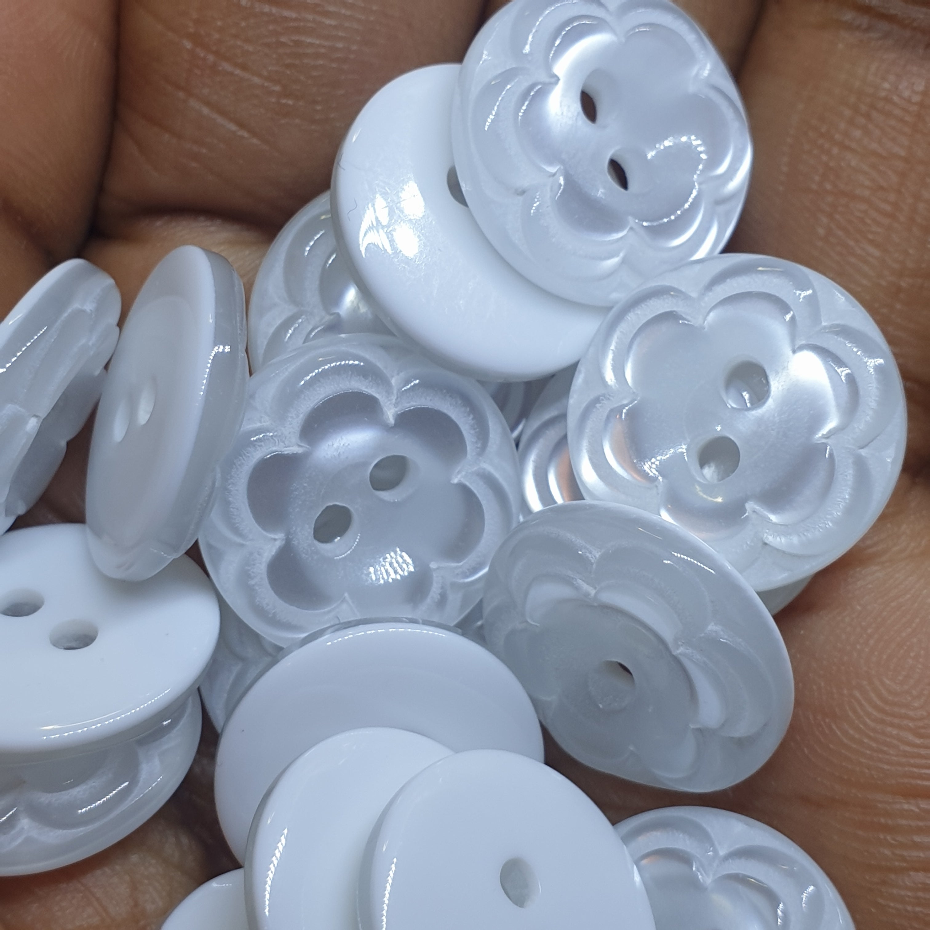 MajorCrafts 60pcs 12.5mm White Flower Pattern 2 Holes Small Round Resin Sewing Buttons