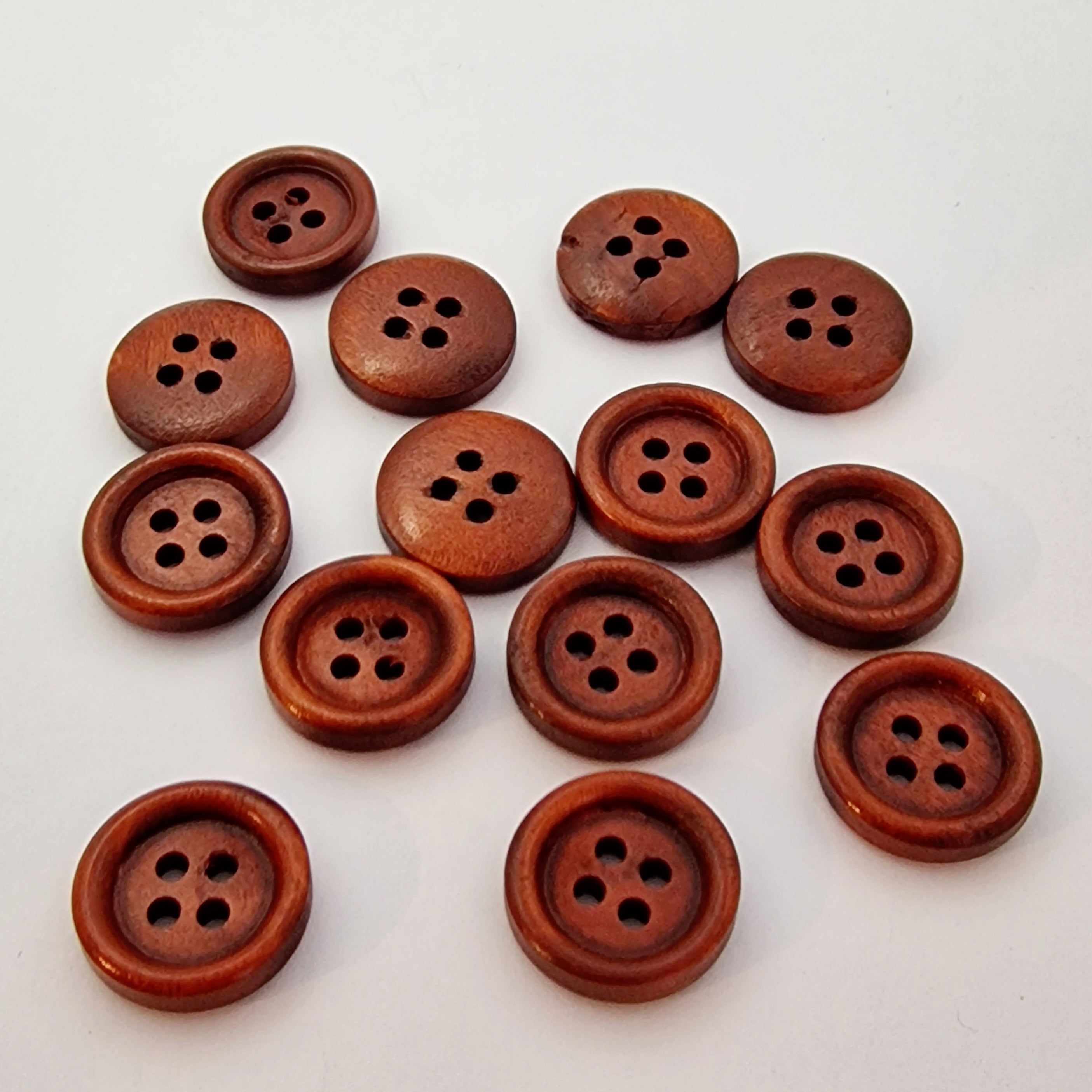 MajorCrafts 44pcs 15mm Red Brown 4 Holes Wooden Sewing Buttons