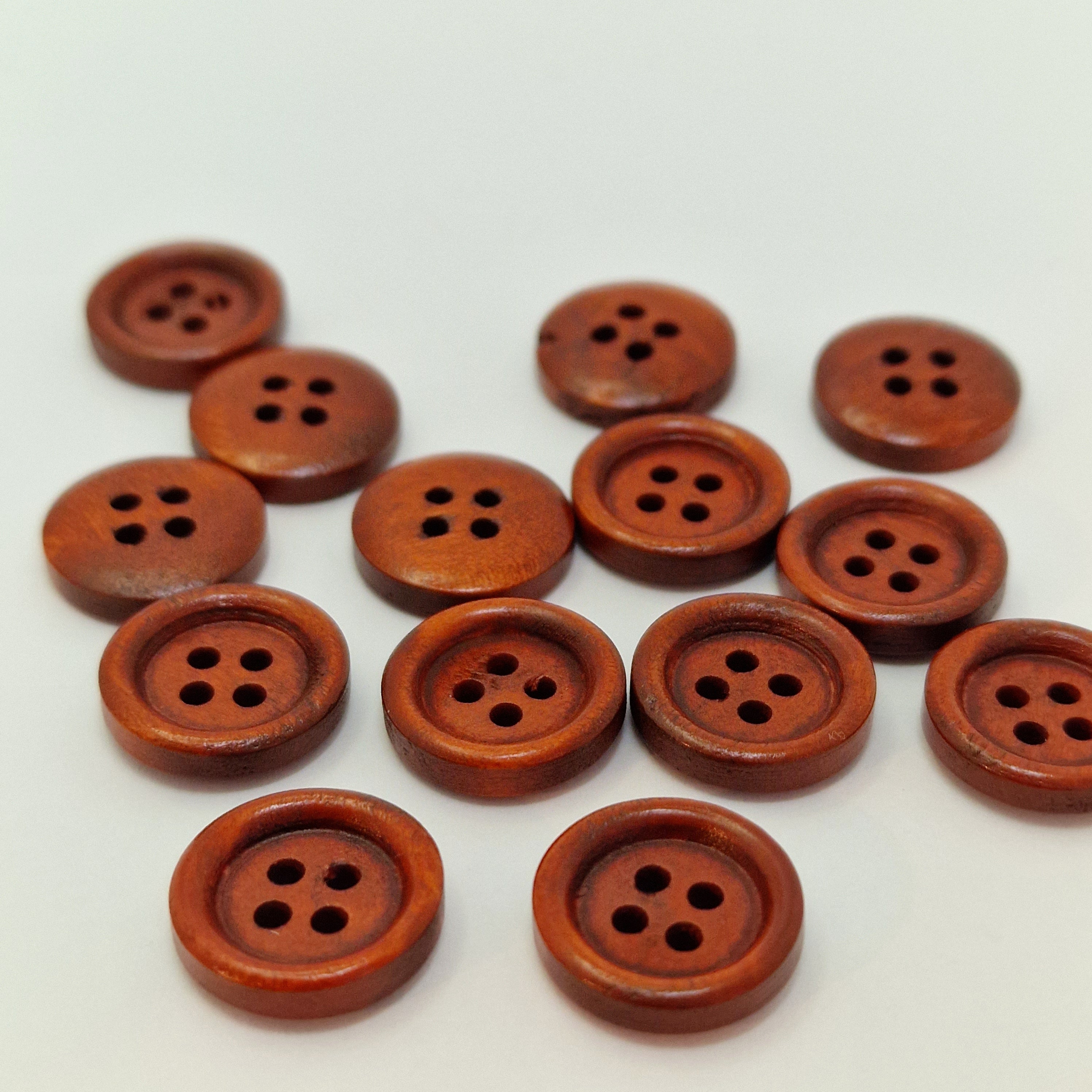 MajorCrafts 44pcs 15mm Red Brown 4 Holes Wooden Sewing Buttons