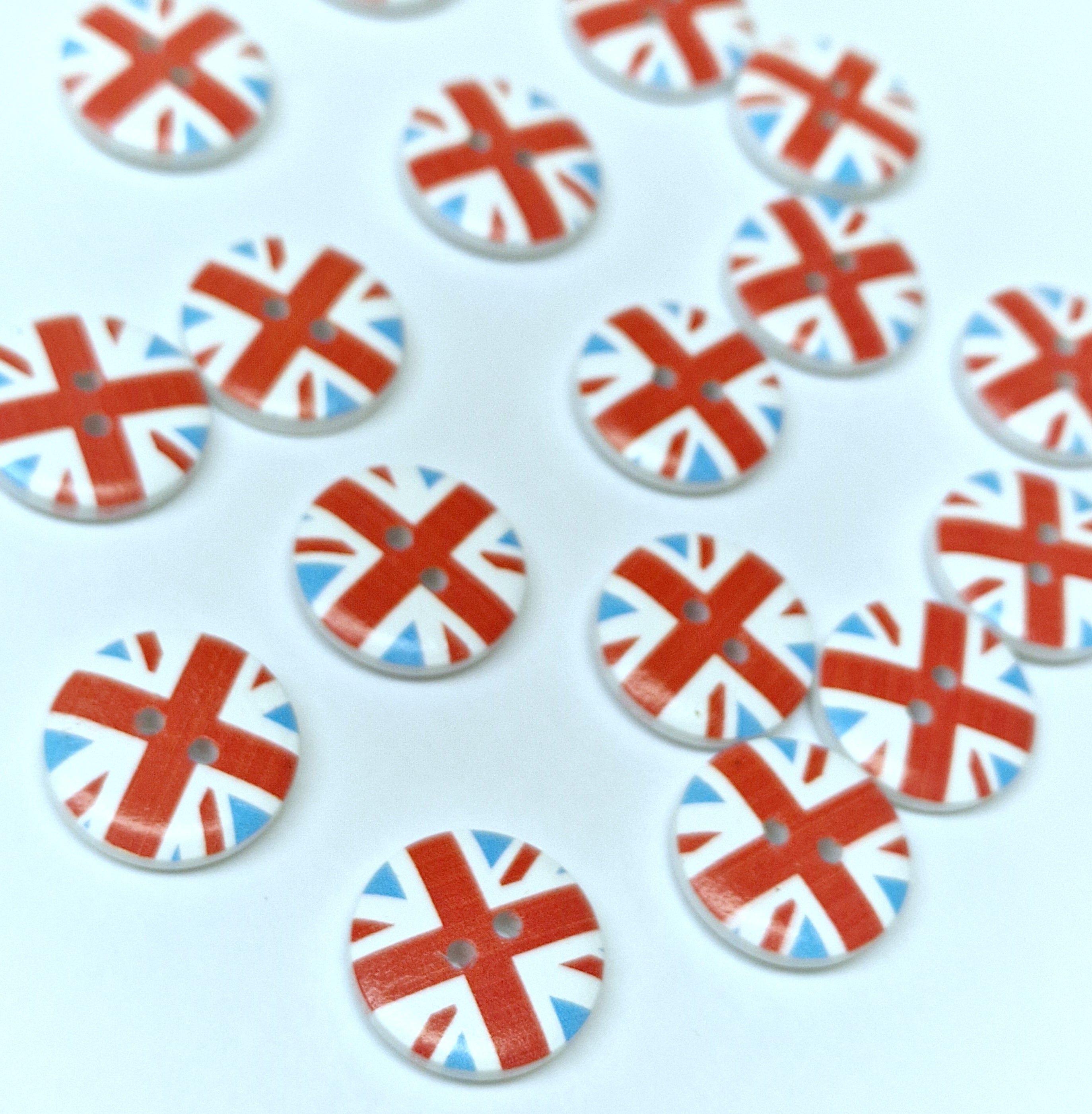 MajorCrafts 24pcs 20mm Light Blue Union Jack British Flag Round 2 Holes Wood Sewing Buttons