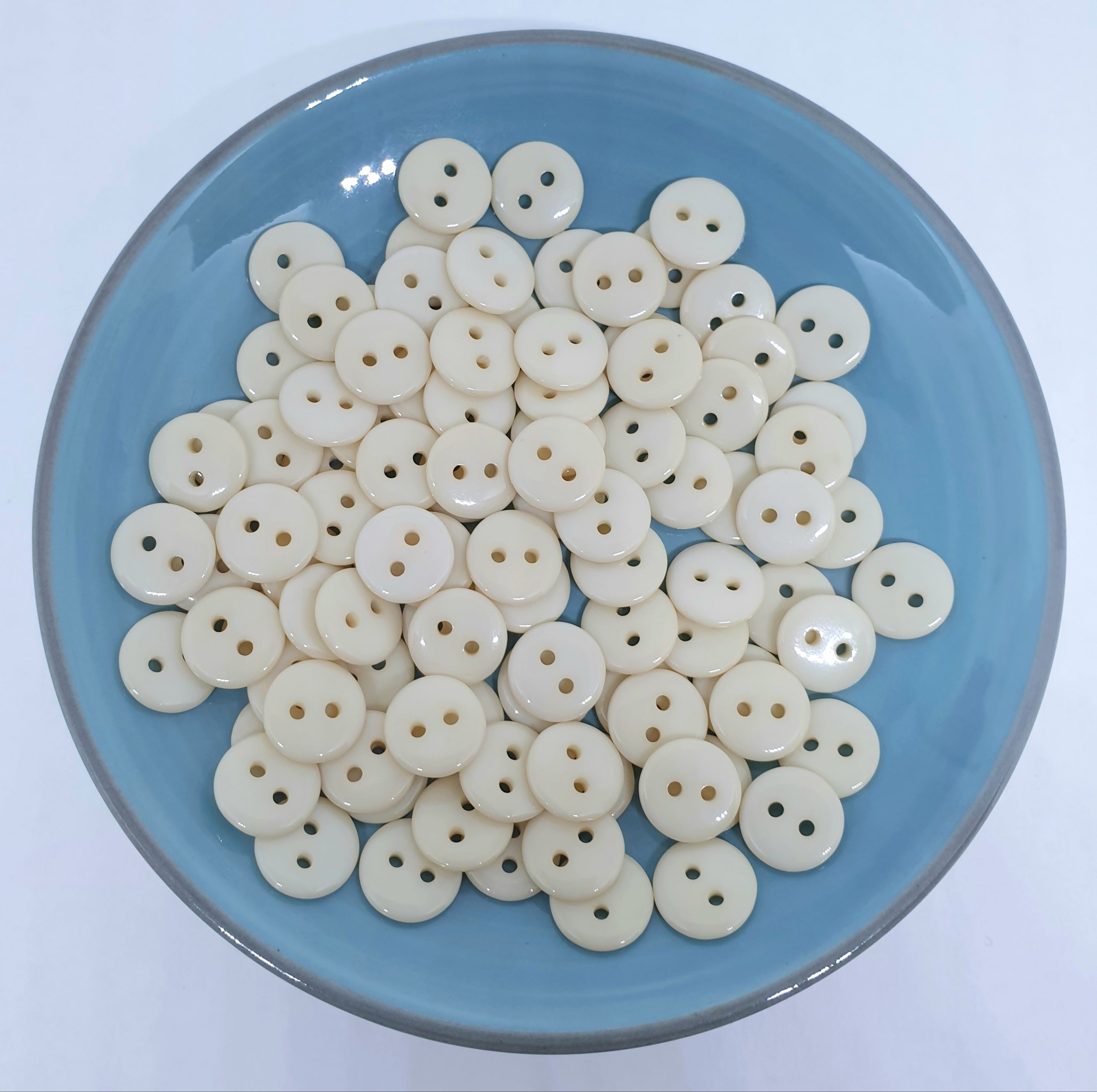 MajorCrafts 120pcs 10mm Cream 2 Holes Small Round Resin Sewing Buttons B23