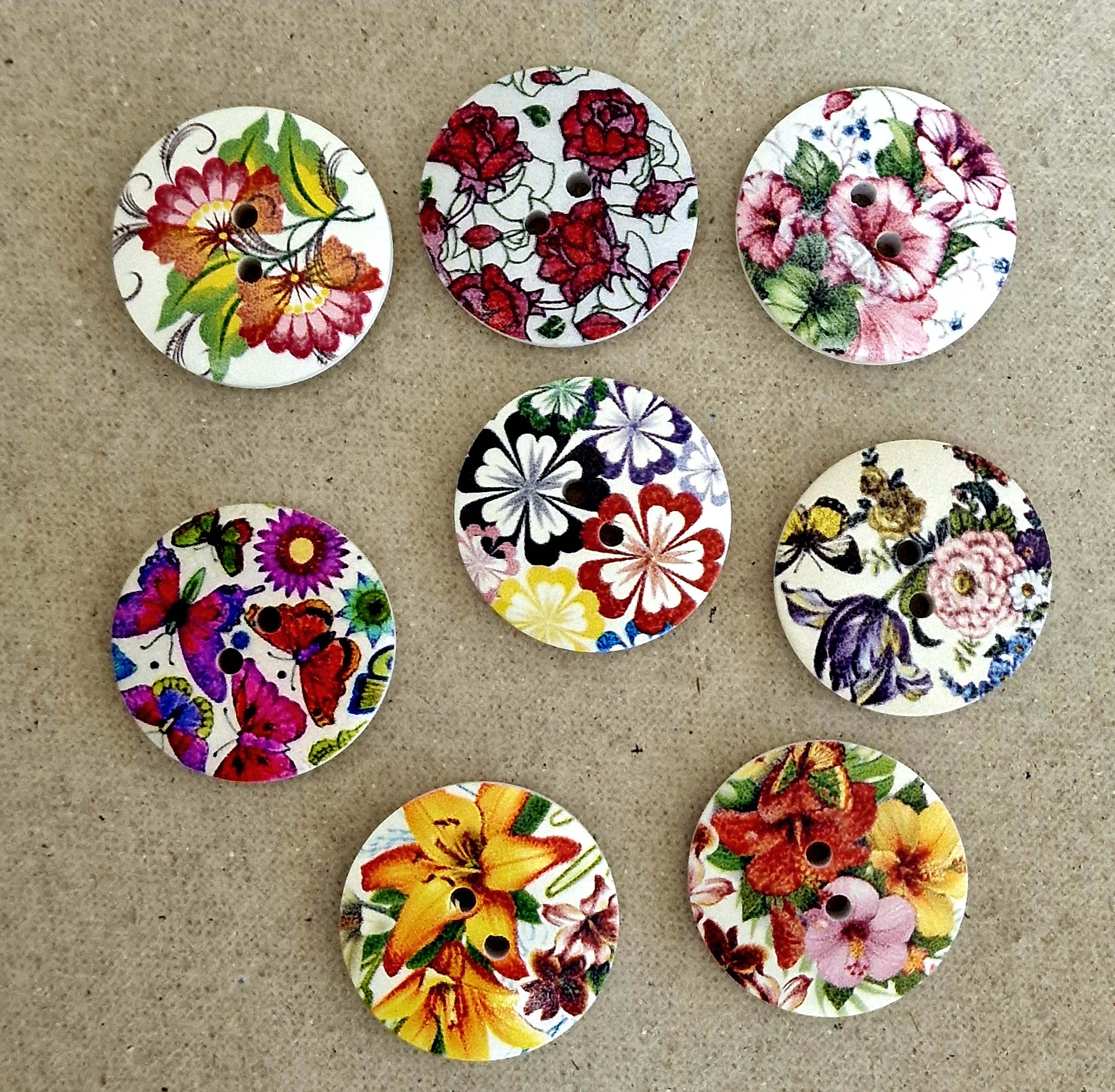 MajorCrafts 12pcs 30mm Mixed Floral Patterns 2 Holes Large Wooden Sewing Buttons