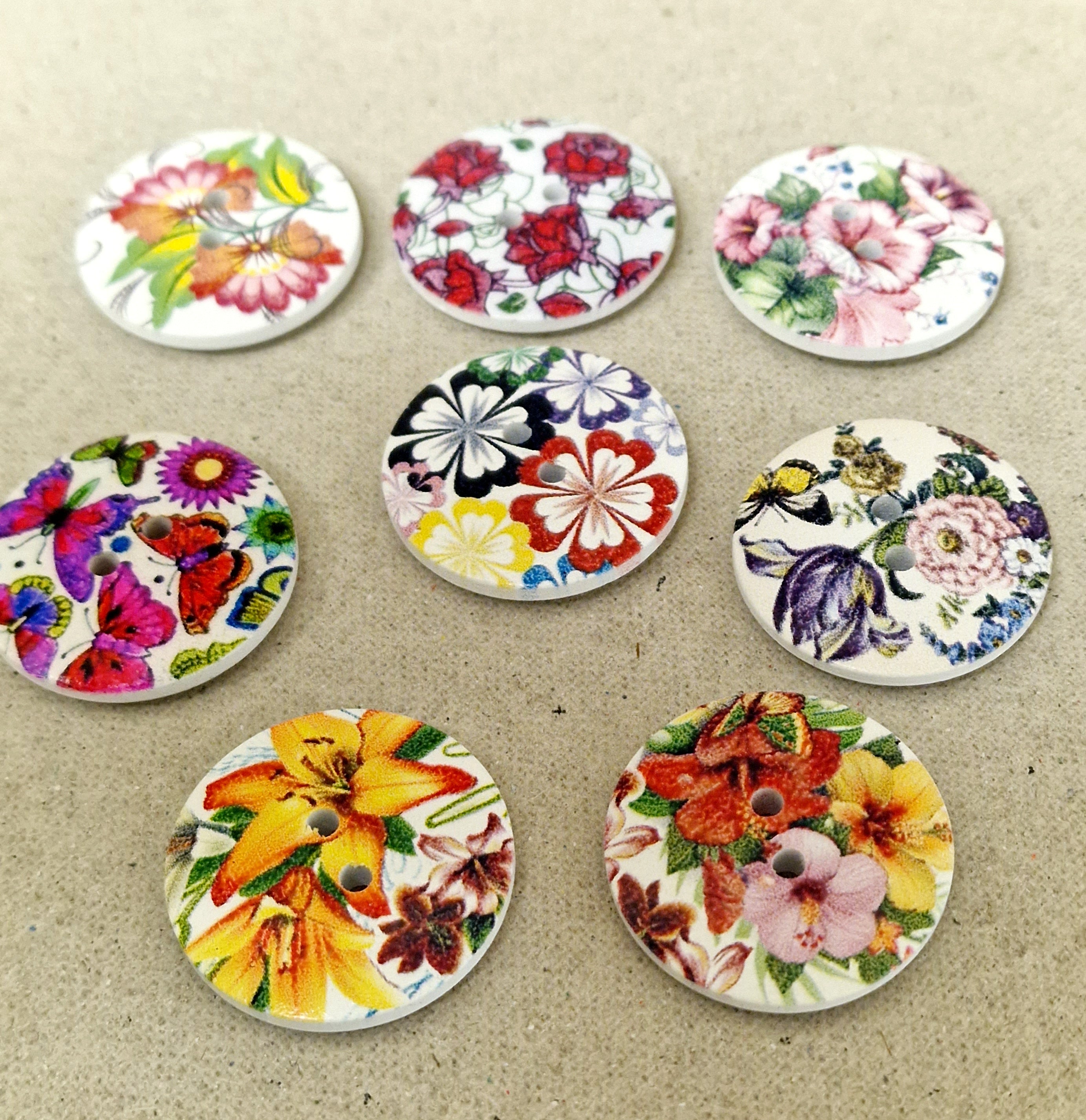 MajorCrafts 12pcs 30mm Mixed Flower Pattern 2 Holes Large Wood Sewing Buttons