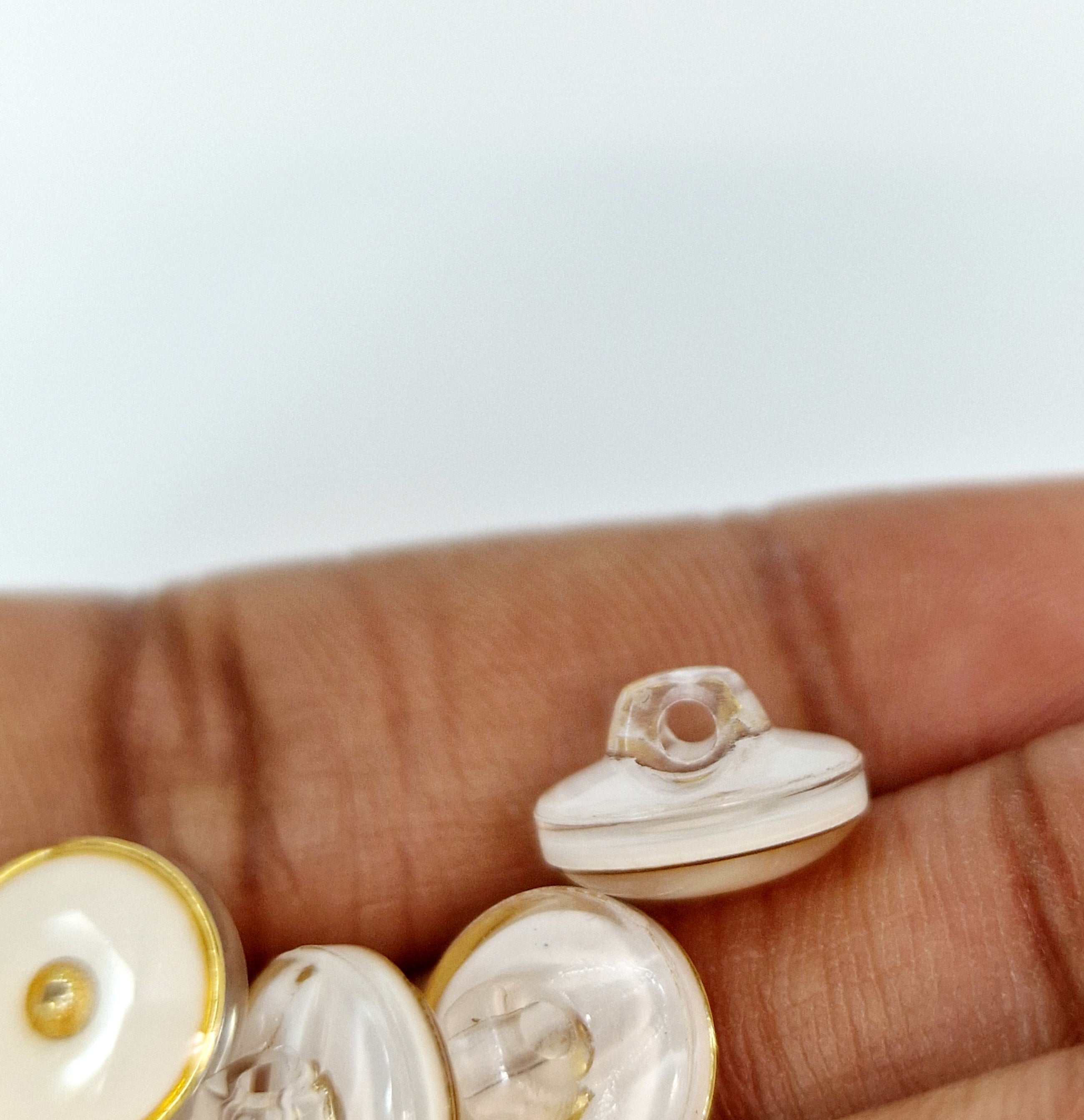 MajorCrafts 12pcs 12.5mm Cream & Gold Trim Elegant Shank Acrylic Round Buttons B03