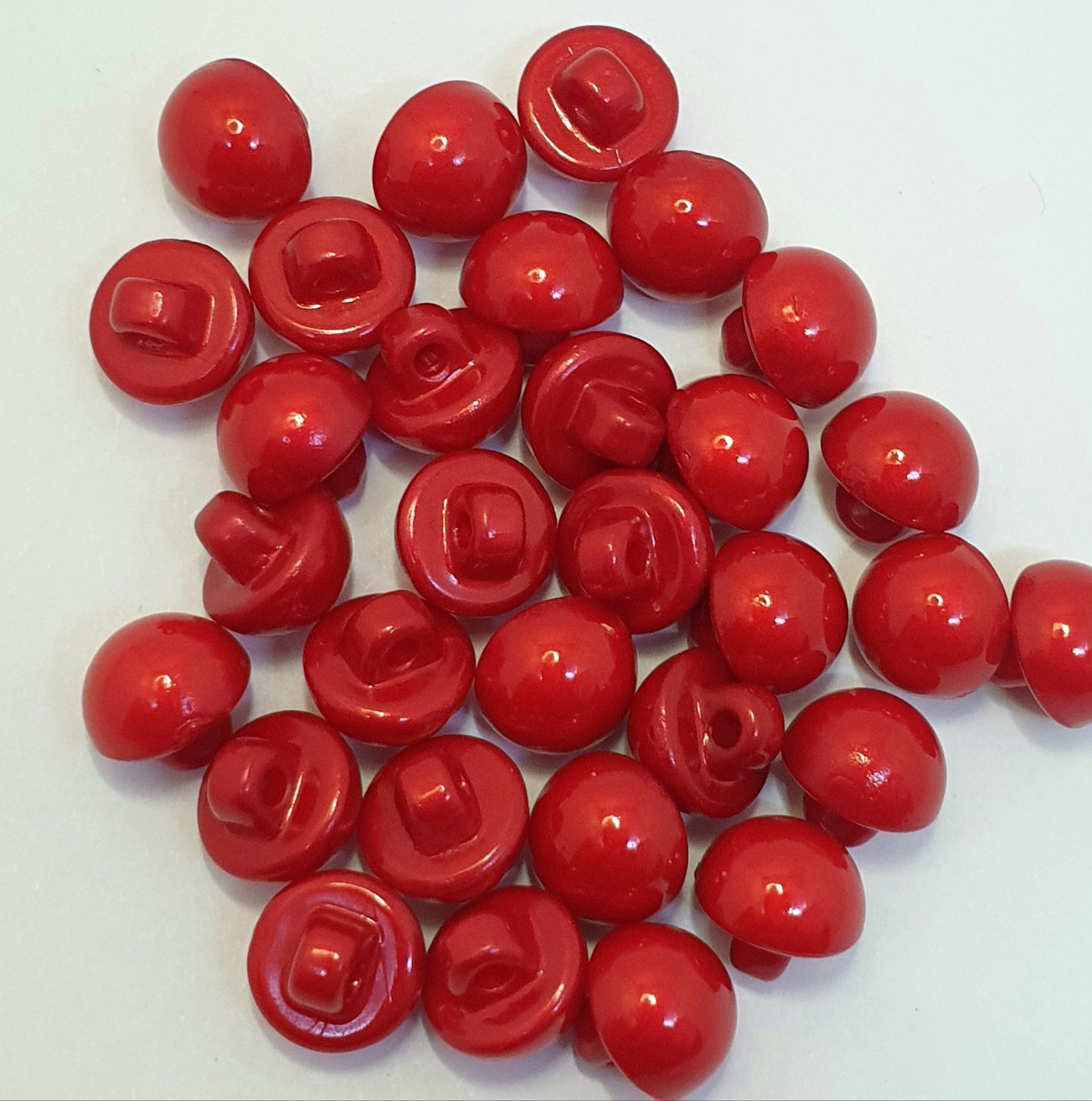 MajorCrafts 30pcs 10mm Red High-Grade Acrylic Small Round Sewing Mushroom Shank Buttons