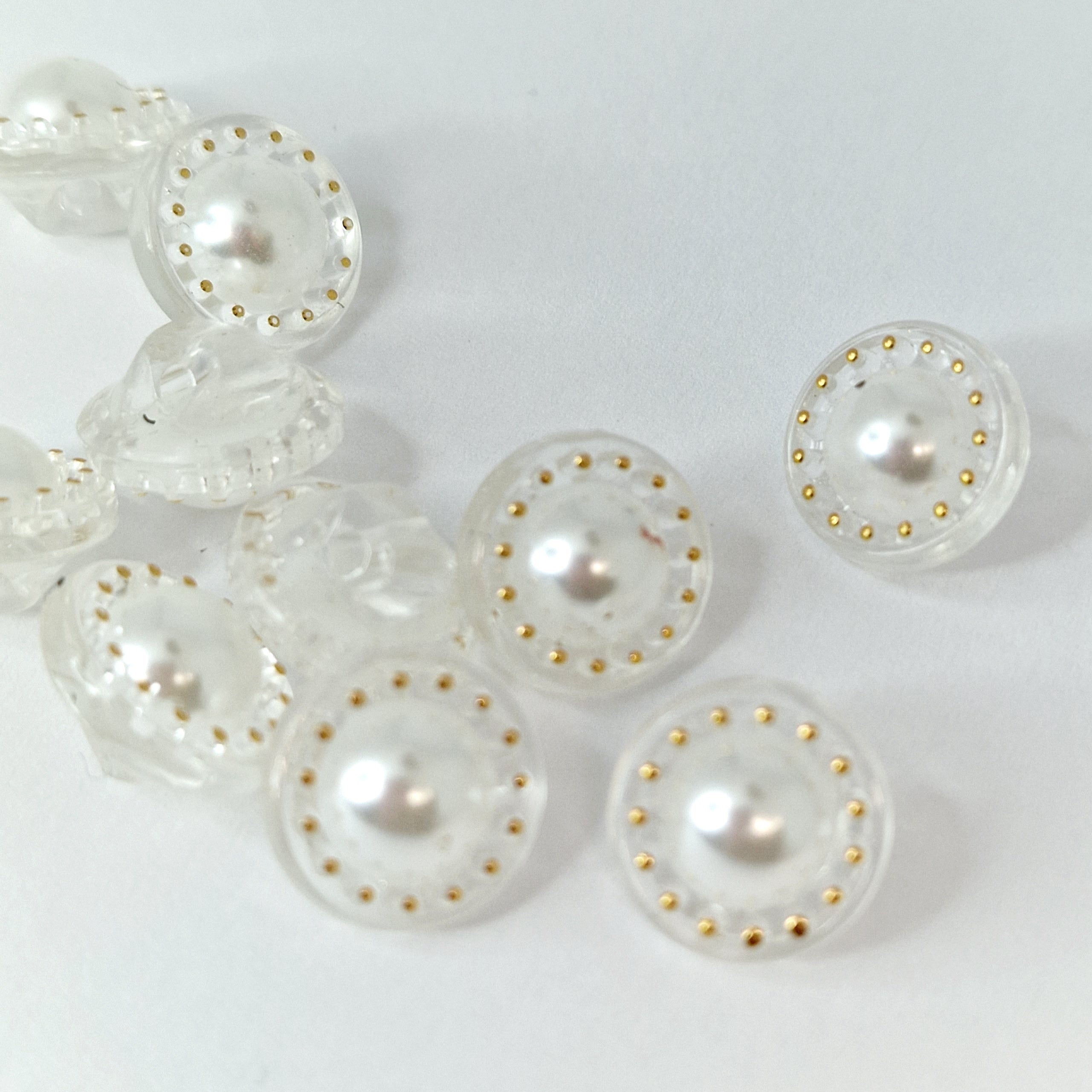 MajorCrafts 12pcs 12.5mm White Pearl & Gold Trim Elegant Shank Acrylic Round Buttons B09