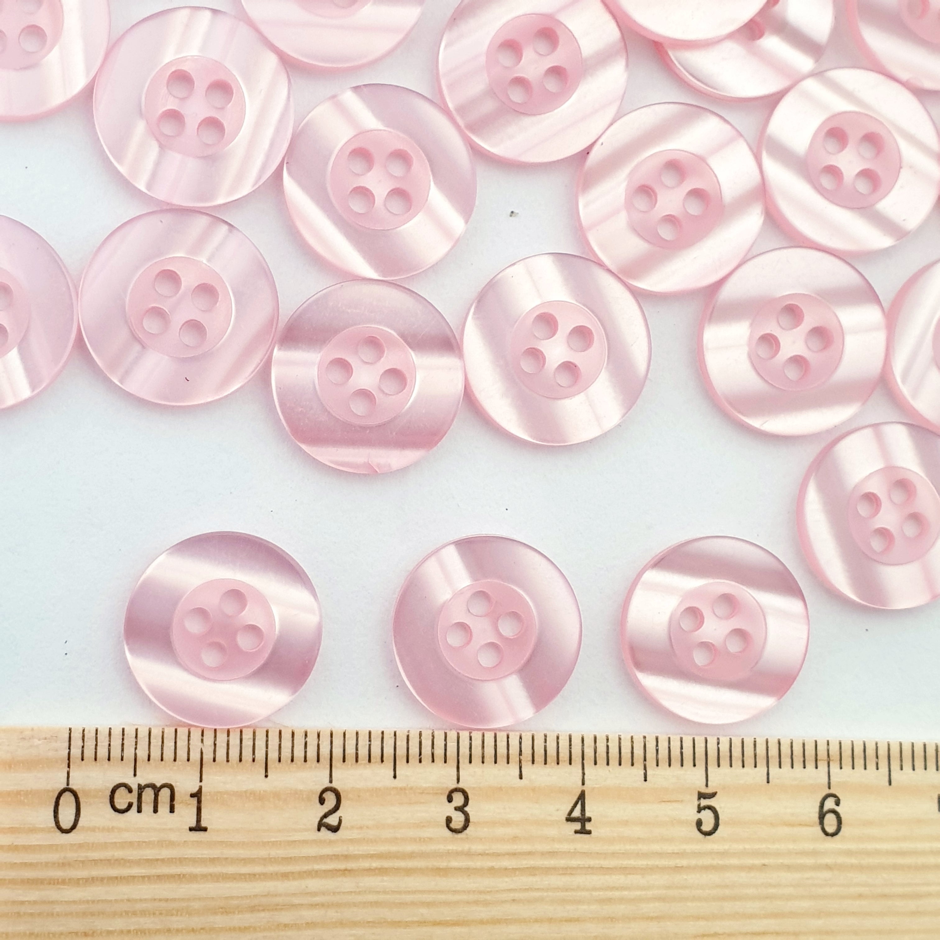 MajorCrafts 50pcs 15mm Baby Pink Pearlescent 4 Holes Round Resin Sewing Buttons