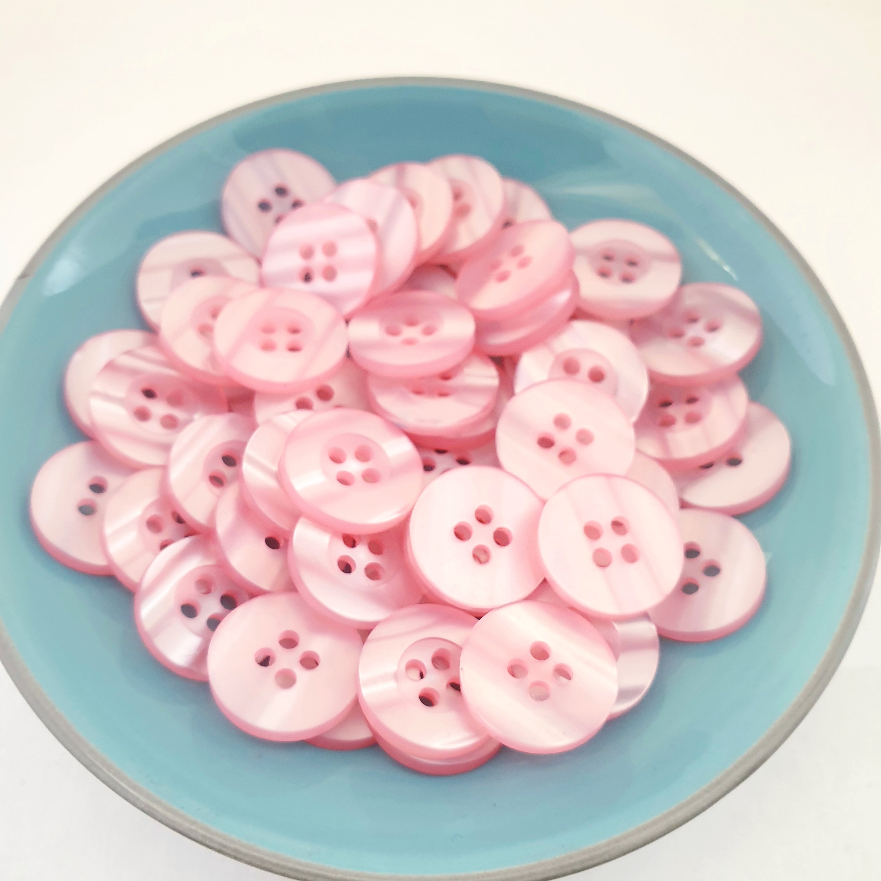 MajorCrafts 50pcs 15mm Baby Pink Pearlescent 4 Holes Round Resin Sewing Buttons
