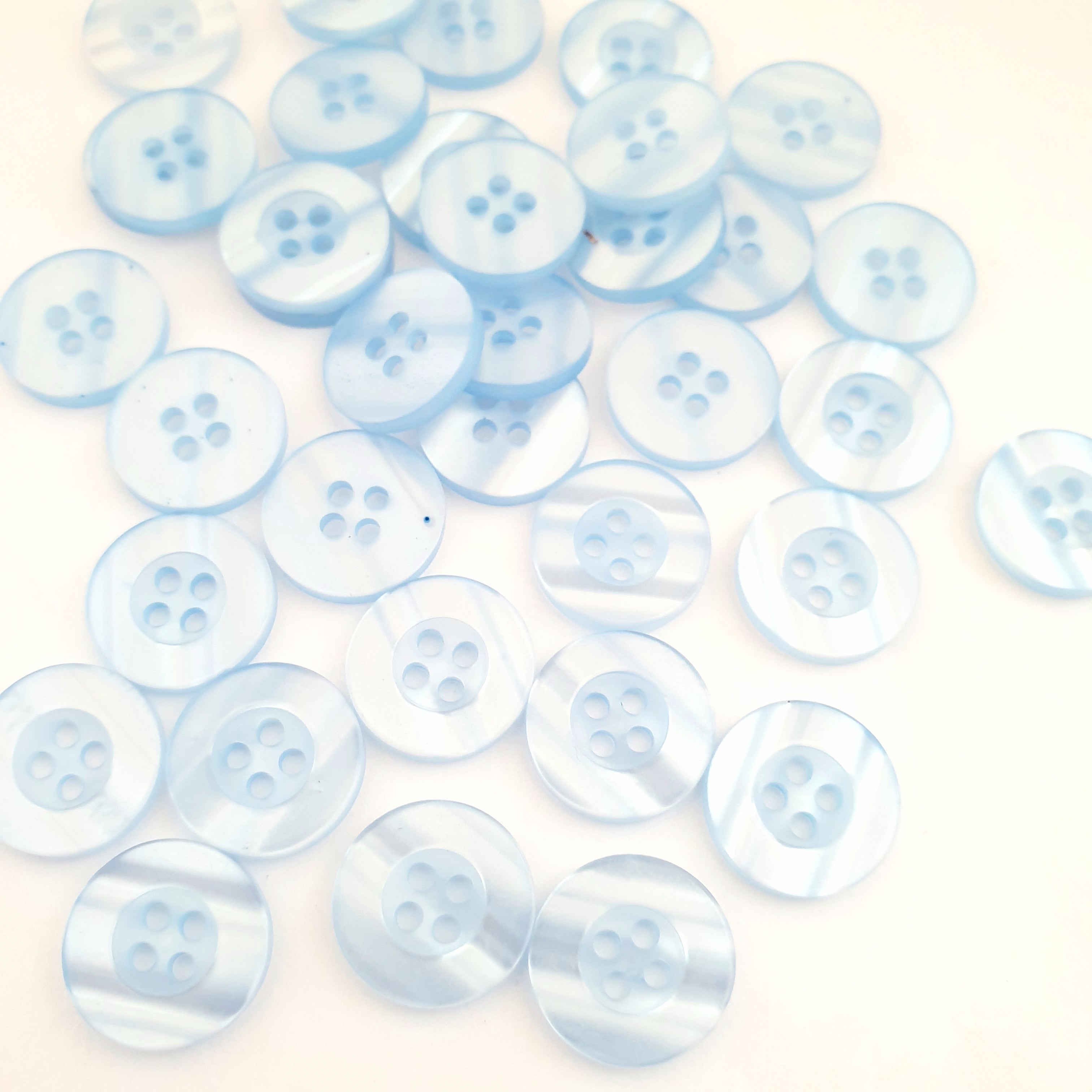 MajorCrafts 50pcs 15mm Baby Blue Pearlescent 4 Holes Round Resin Sewing Buttons