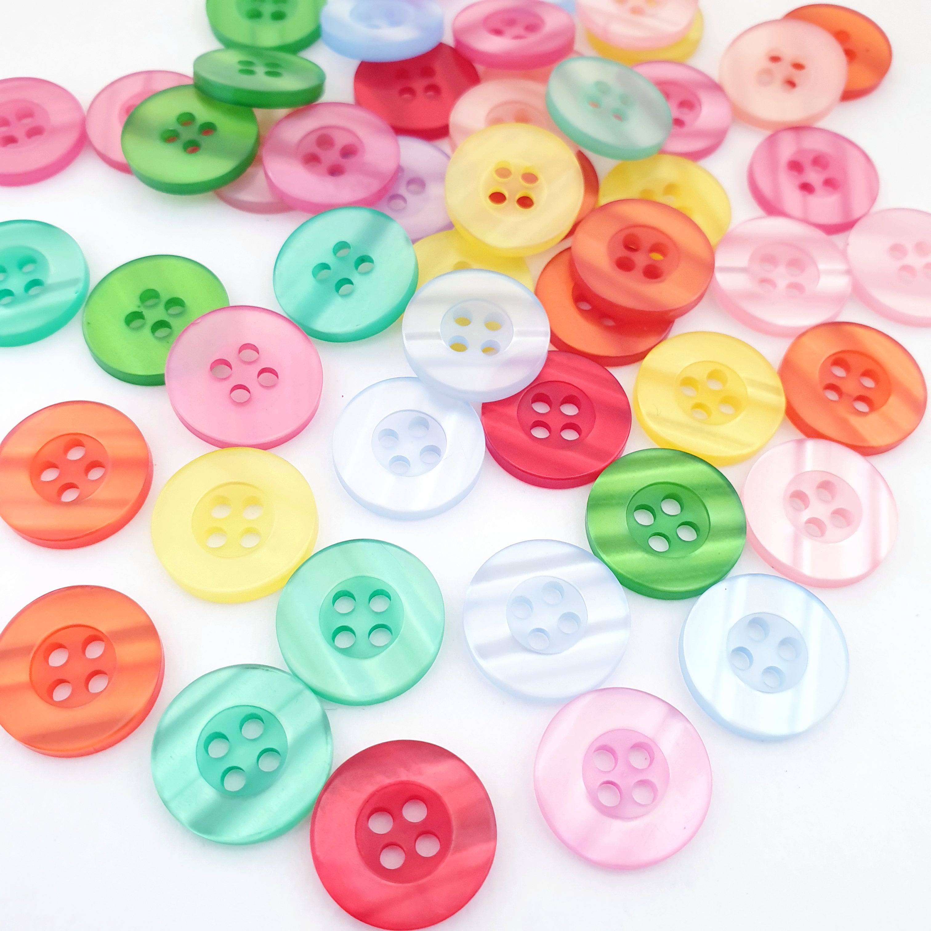 MajorCrafts 50pcs 15mm Mixed Colours Pearlescent 4 Holes Round Resin Sewing Buttons