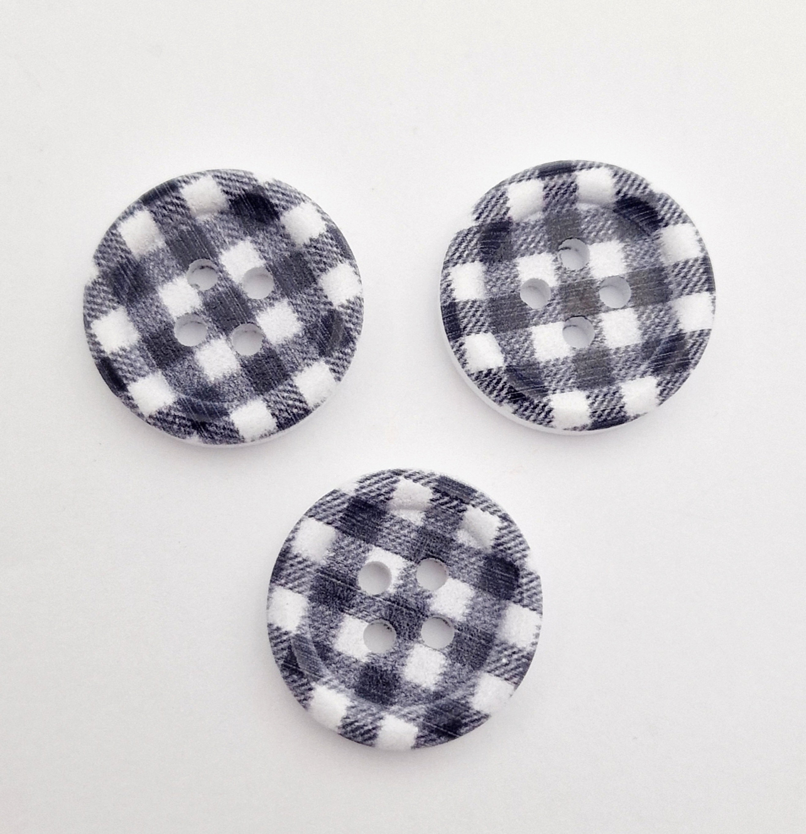 MajorCrafts 40pcs 20mm Black and White Checkered 4 Holes Wooden Sewing Buttons
