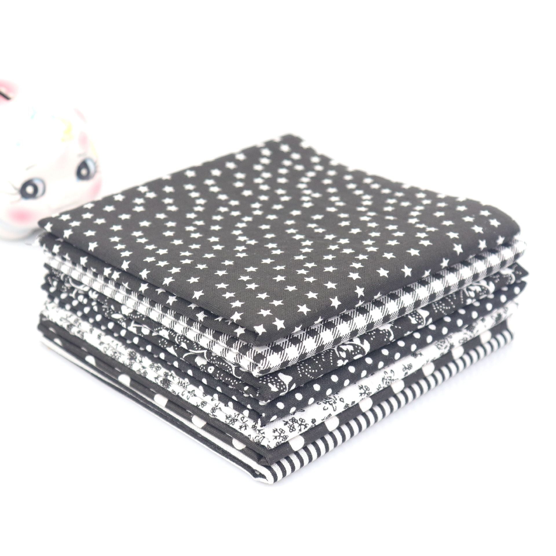 MajorCrafts 7pcs of 50cm x 50cm Mixed Black Theme Cotton Fabric Patchwork Squares