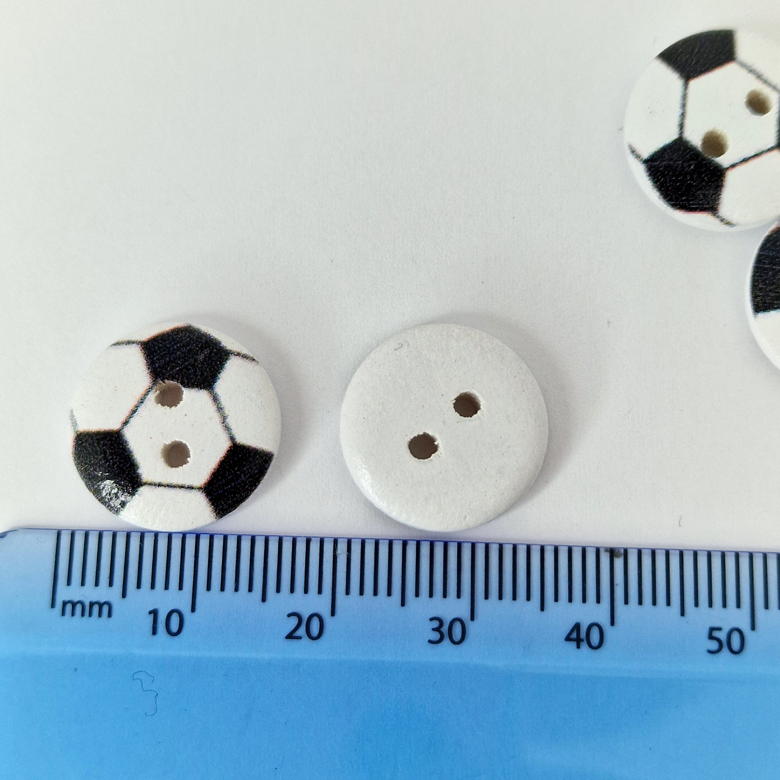 MajorCrafts 40pcs 15mm Black and White Football Round 2 Holes Wood Sewing Buttons