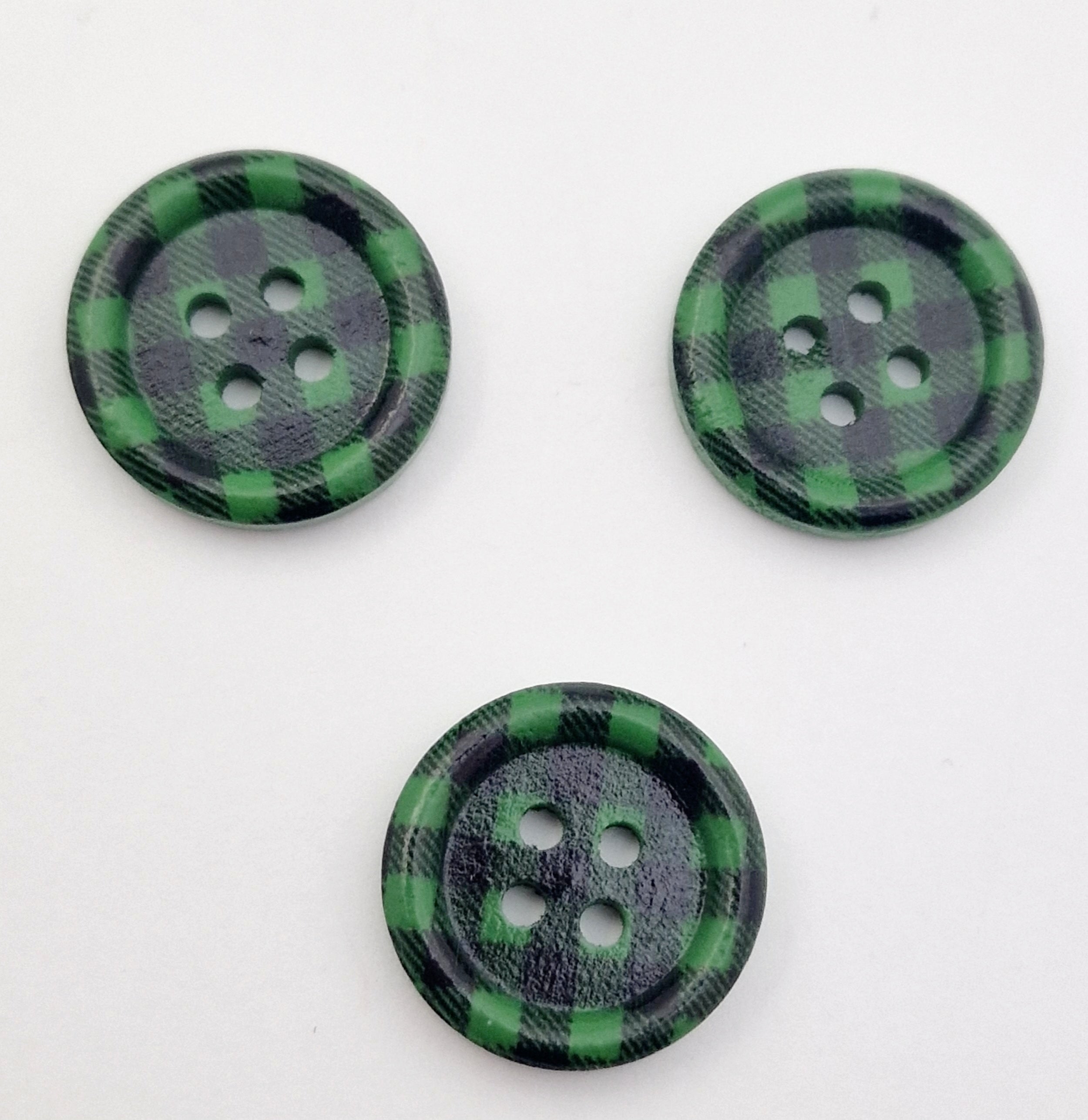 MajorCrafts 40pcs 20mm Green and Black Checkered 4 Holes Wooden Sewing Buttons