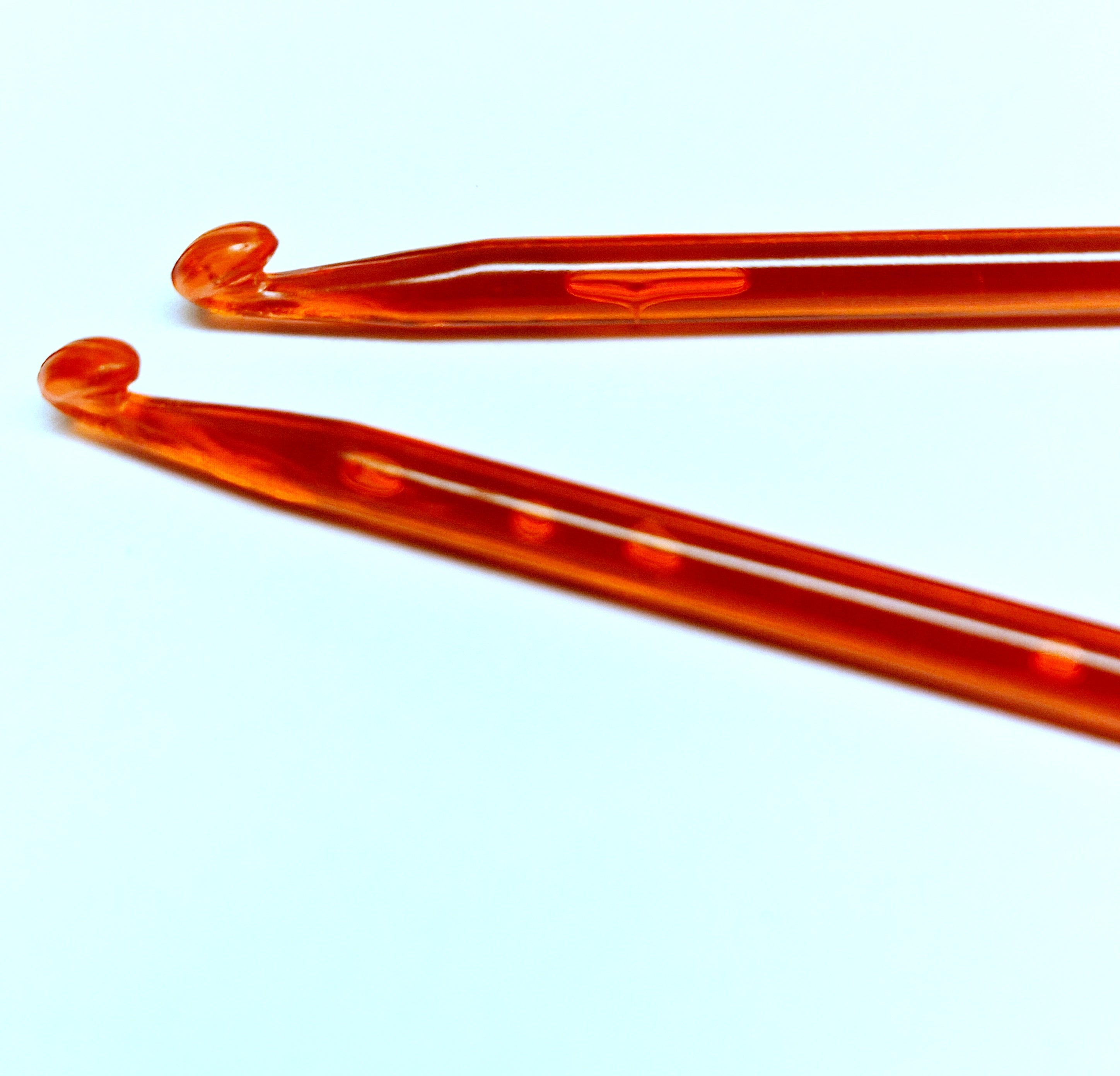 MajorCrafts 2pcs 4mm 15cm Red Acrylic Plastic Crochet Hooks