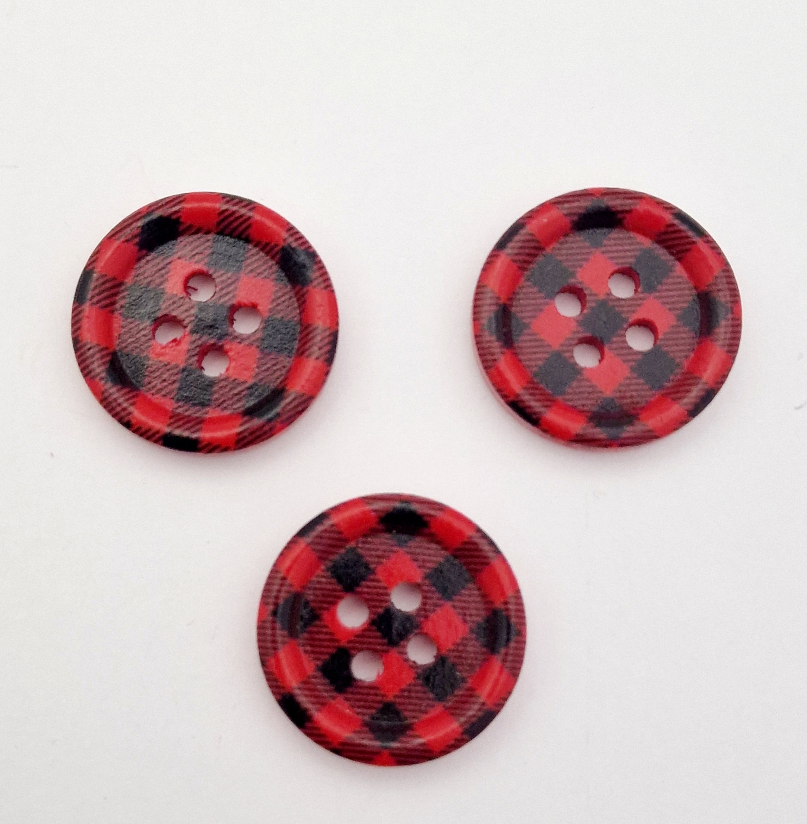 MajorCrafts 40pcs 20mm  Red and Black Checkered 4 Holes Wooden Sewing Buttons