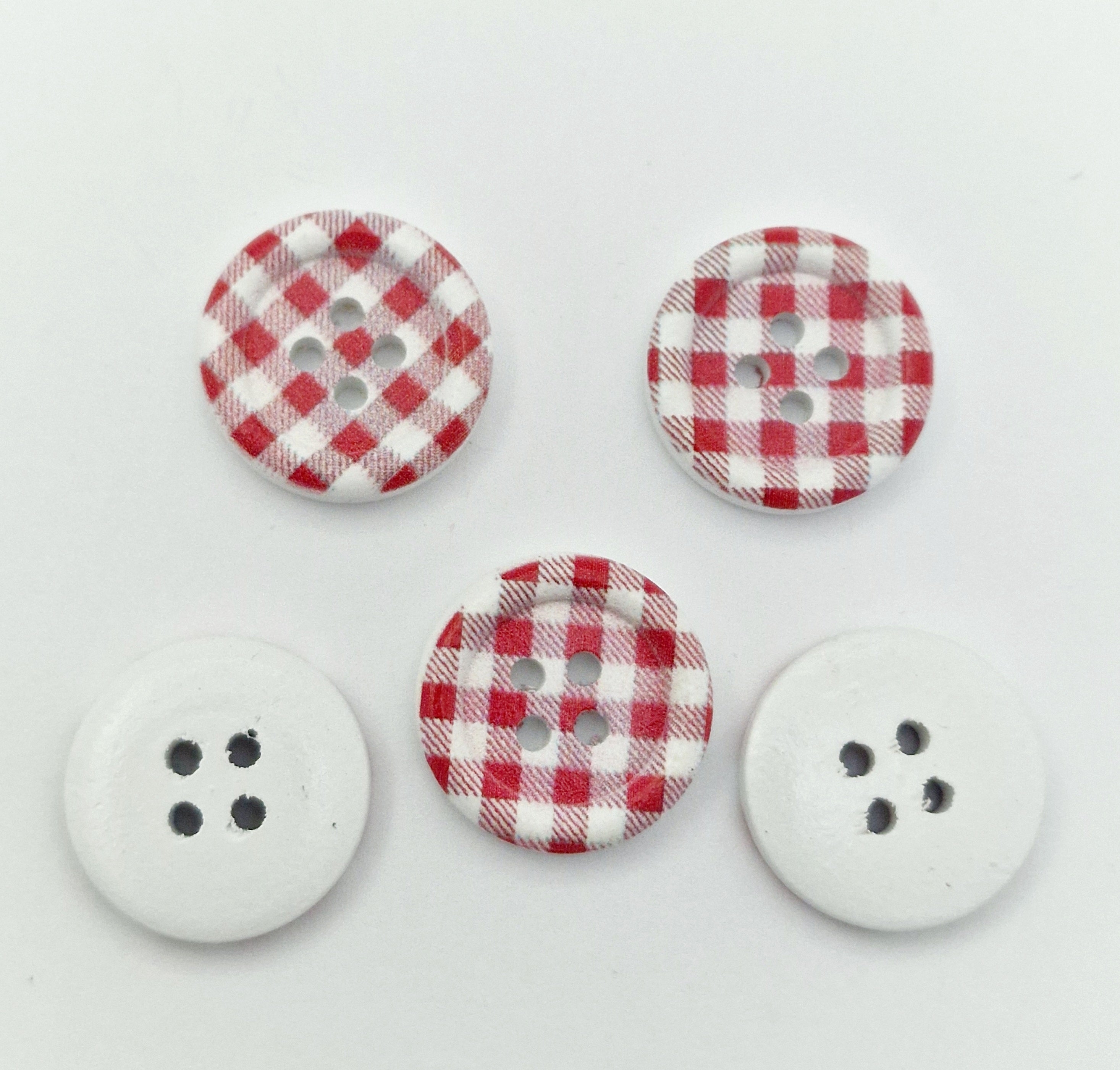 MajorCrafts 40pcs 20mm Red and White Checkered 4 Holes Wooden Sewing Buttons