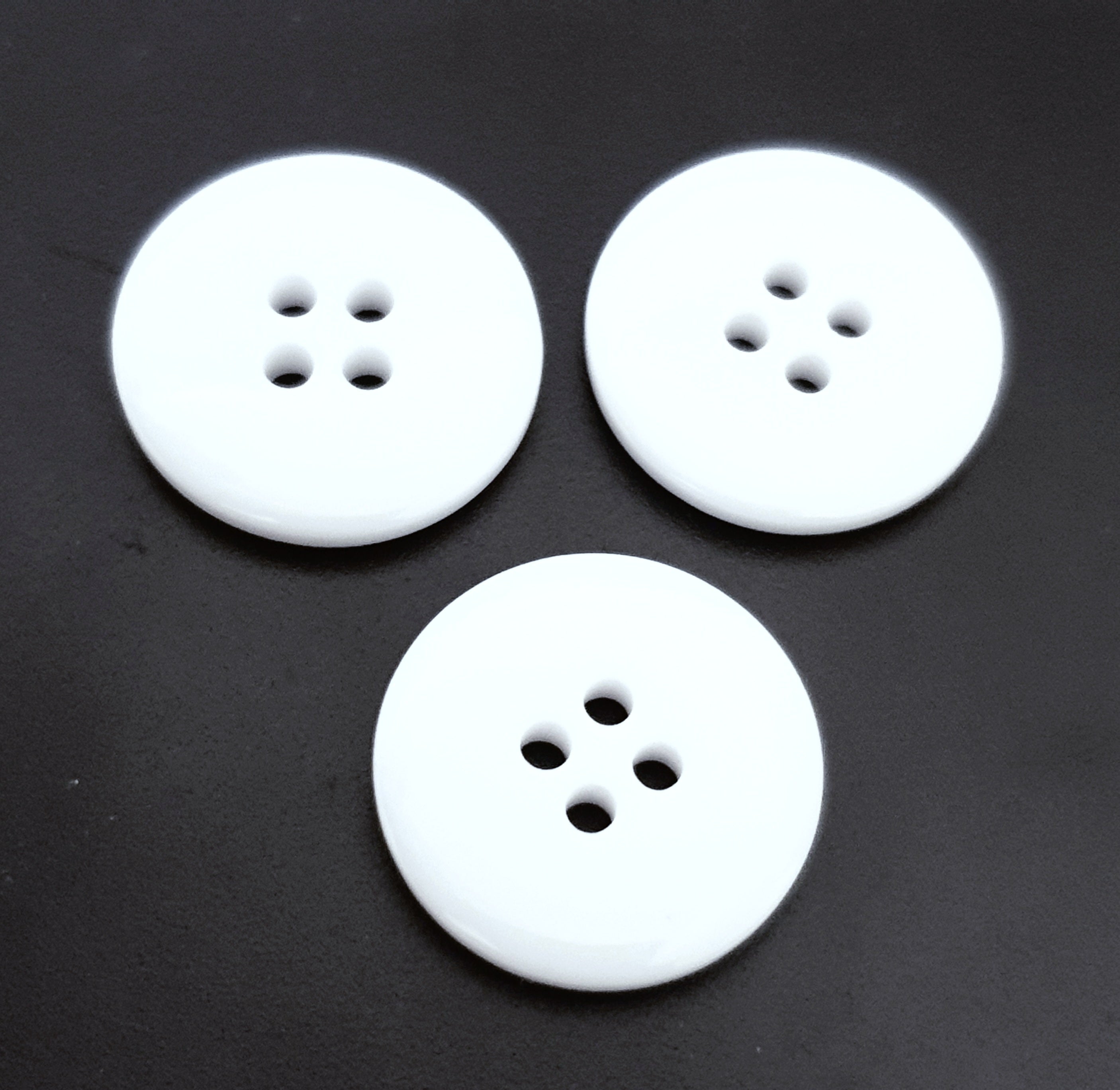 MajorCrafts 30pcs 20mm Whiter 4 Holes Round Resin Sewing Buttons - Flat Edge