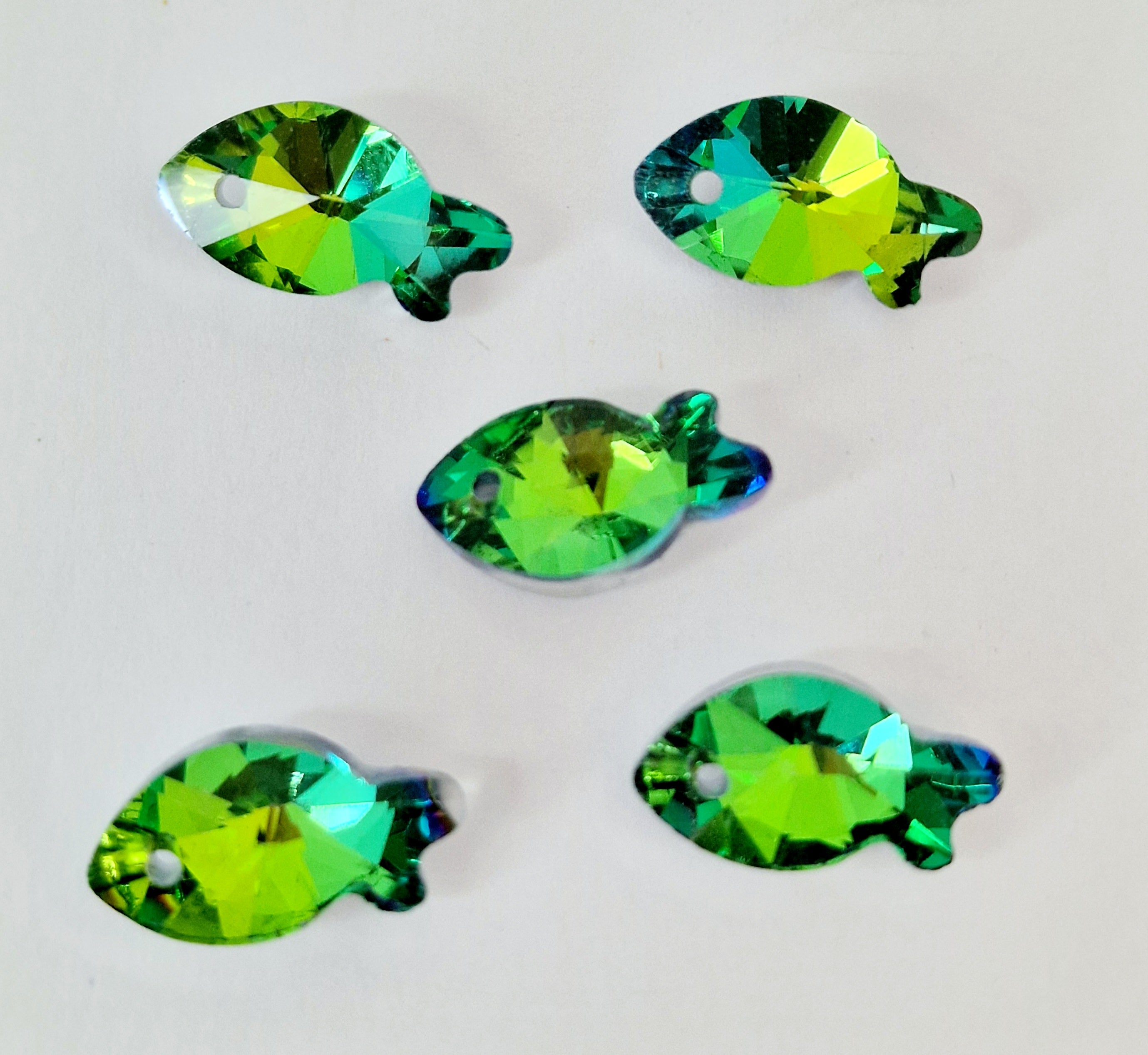 MajorCrafts 20pcs 17mm Yellow Green Fish Shaped Glass Crystal Pendant Beads