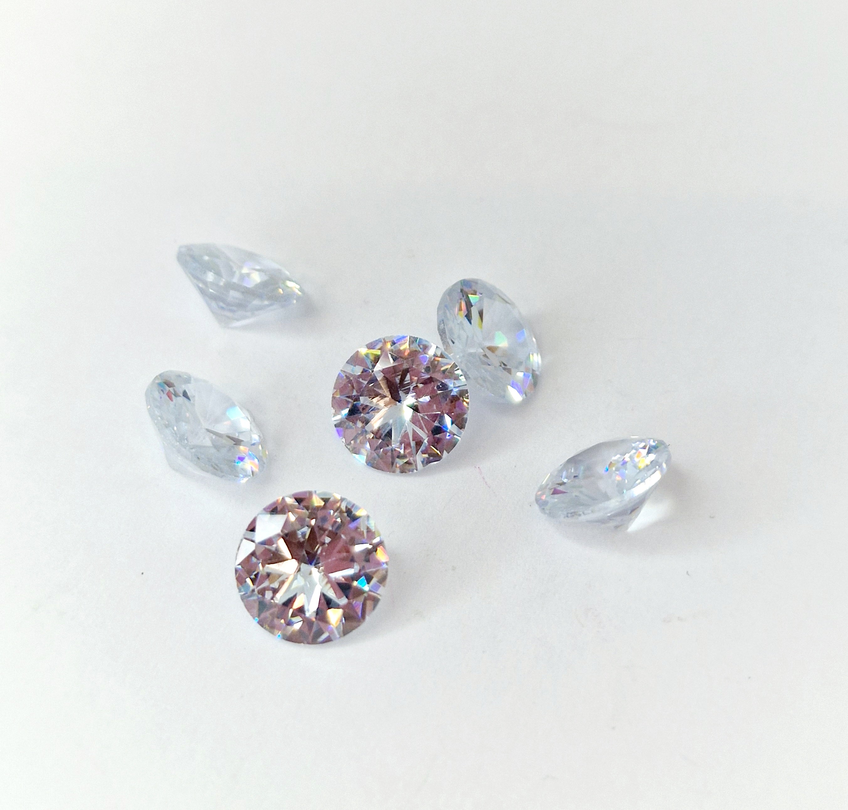 MajorCrafts 4pcs 12mm AAAAA (5A) Crystal Clear Round Point Back Cubic Zirconia Stones