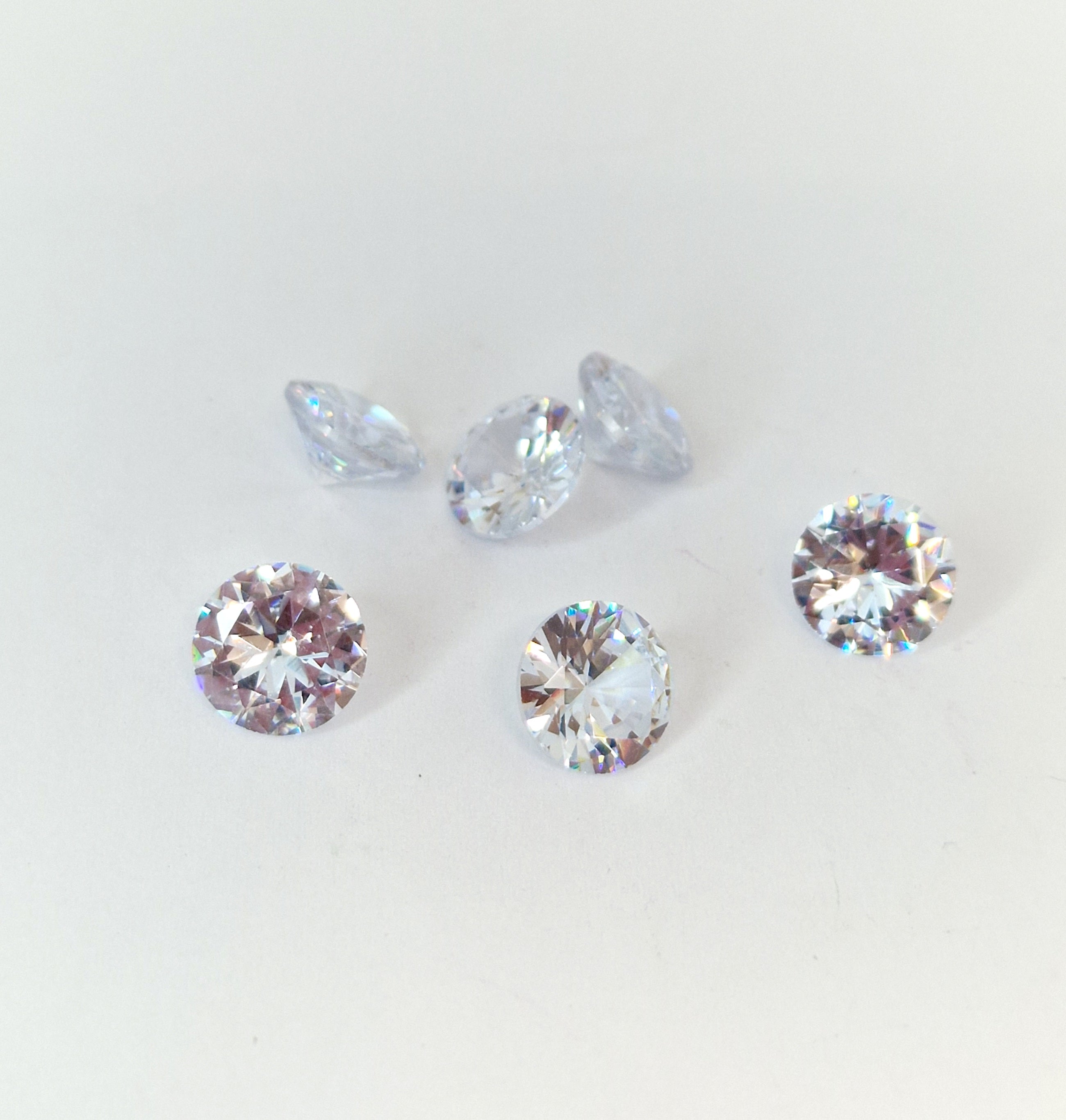 MajorCrafts 4pcs 12mm AAAAA (5A) Crystal Clear Round Point Back Cubic Zirconia Stones